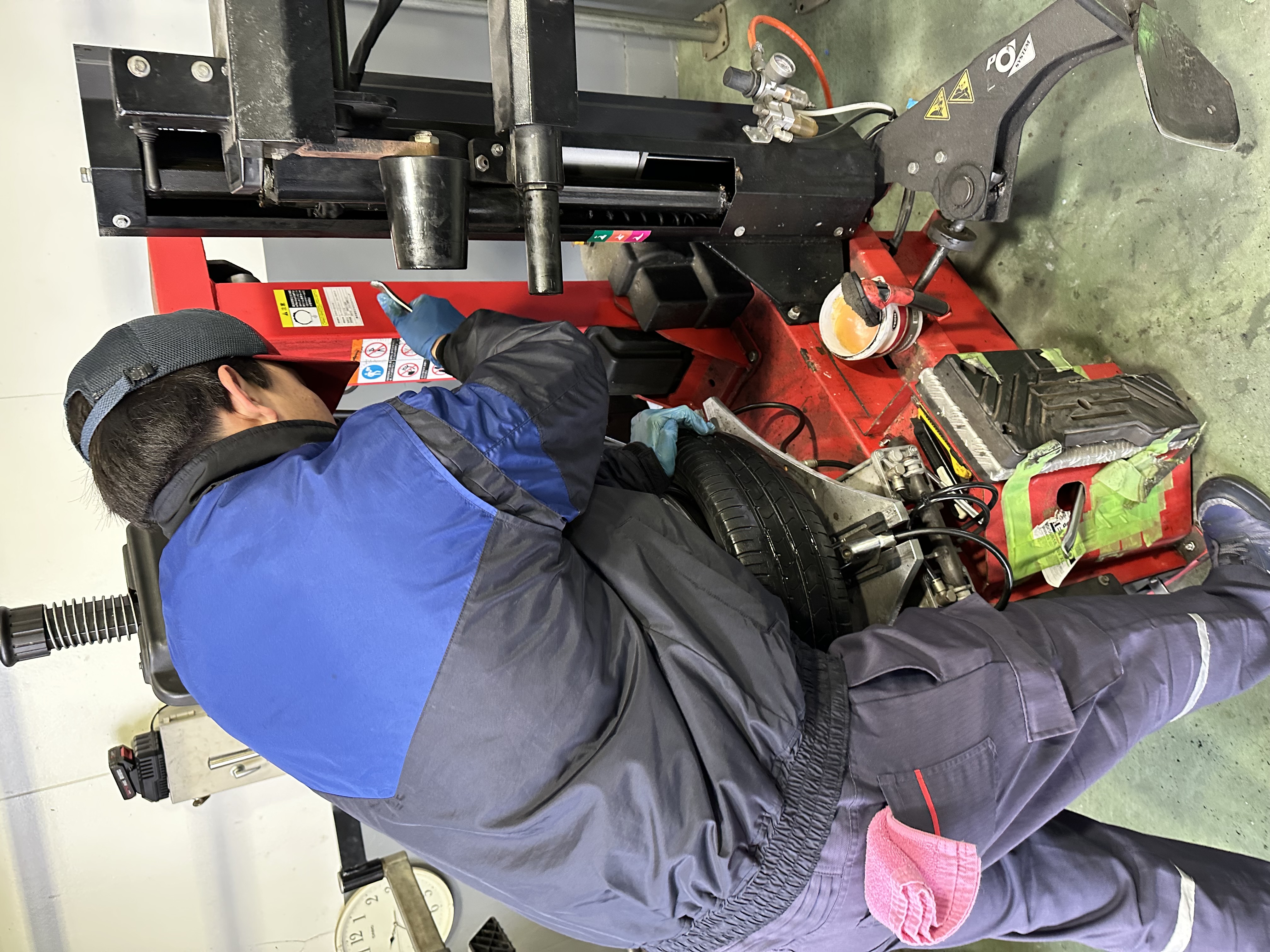 冬の雨の日も安心タイヤとバッテリー点検のポイント⛽️