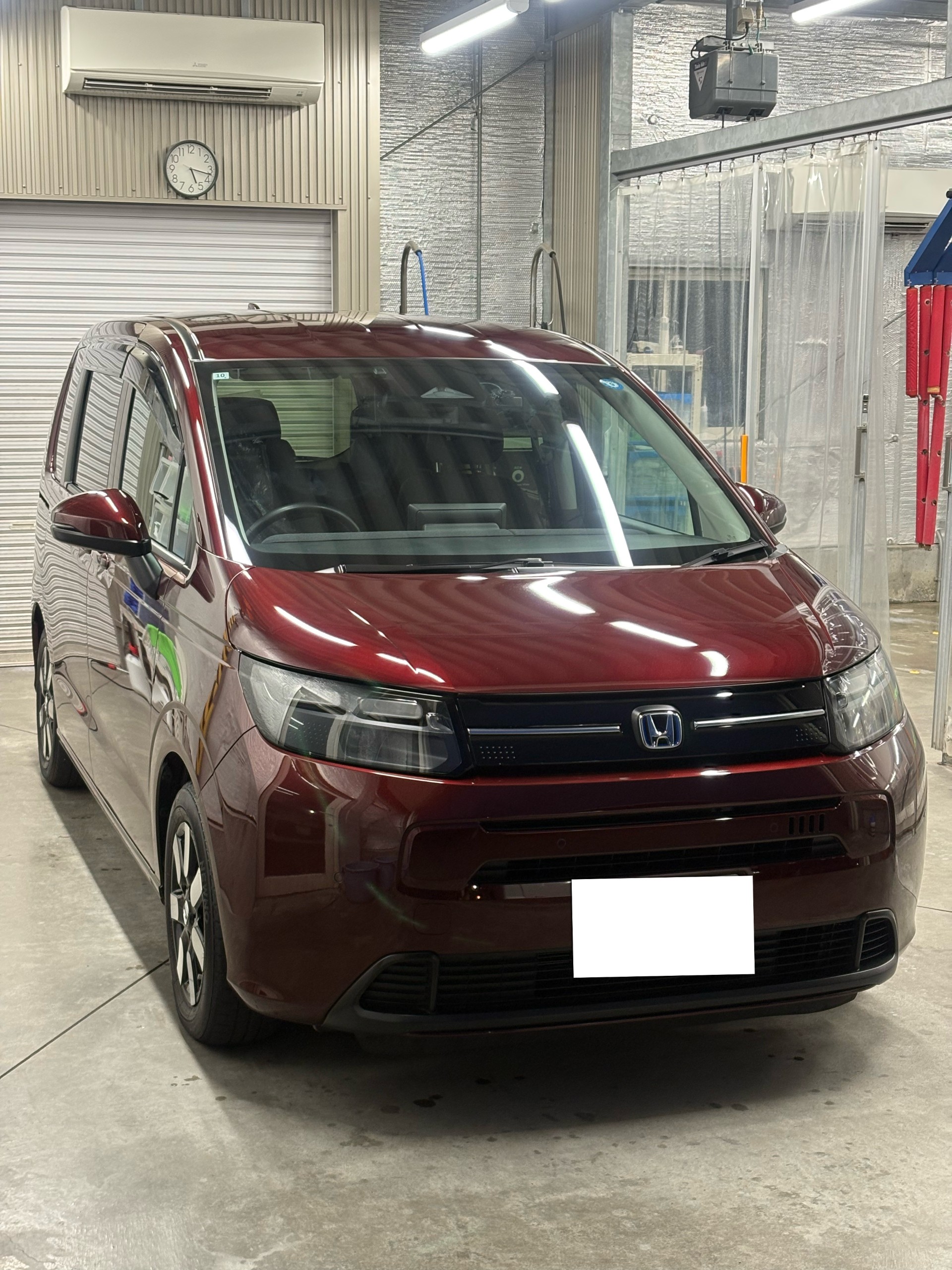 ホンダ　フリード　フレッシュキーパー　フロントフッ素　細密研磨　少しシミがついていた　施工後きれいになった