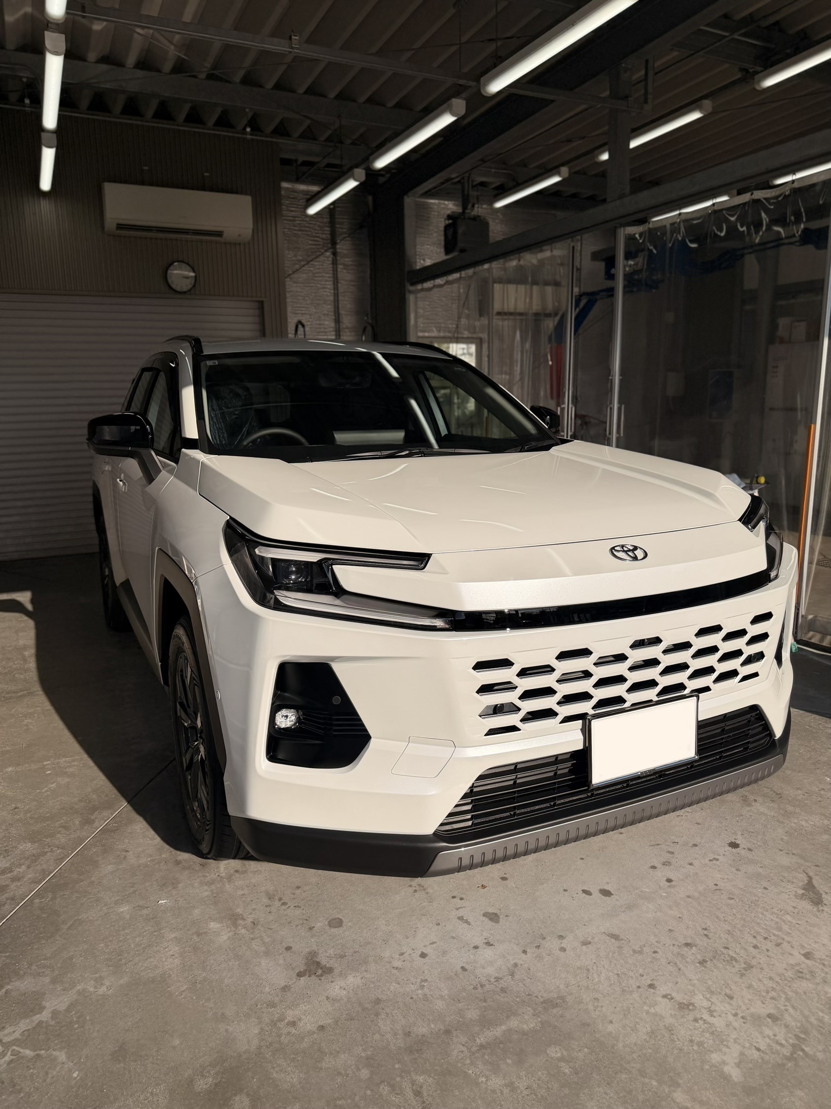 新車のトヨタRAV4にダイヤⅡキーパーを施工しつやつやになったボディ