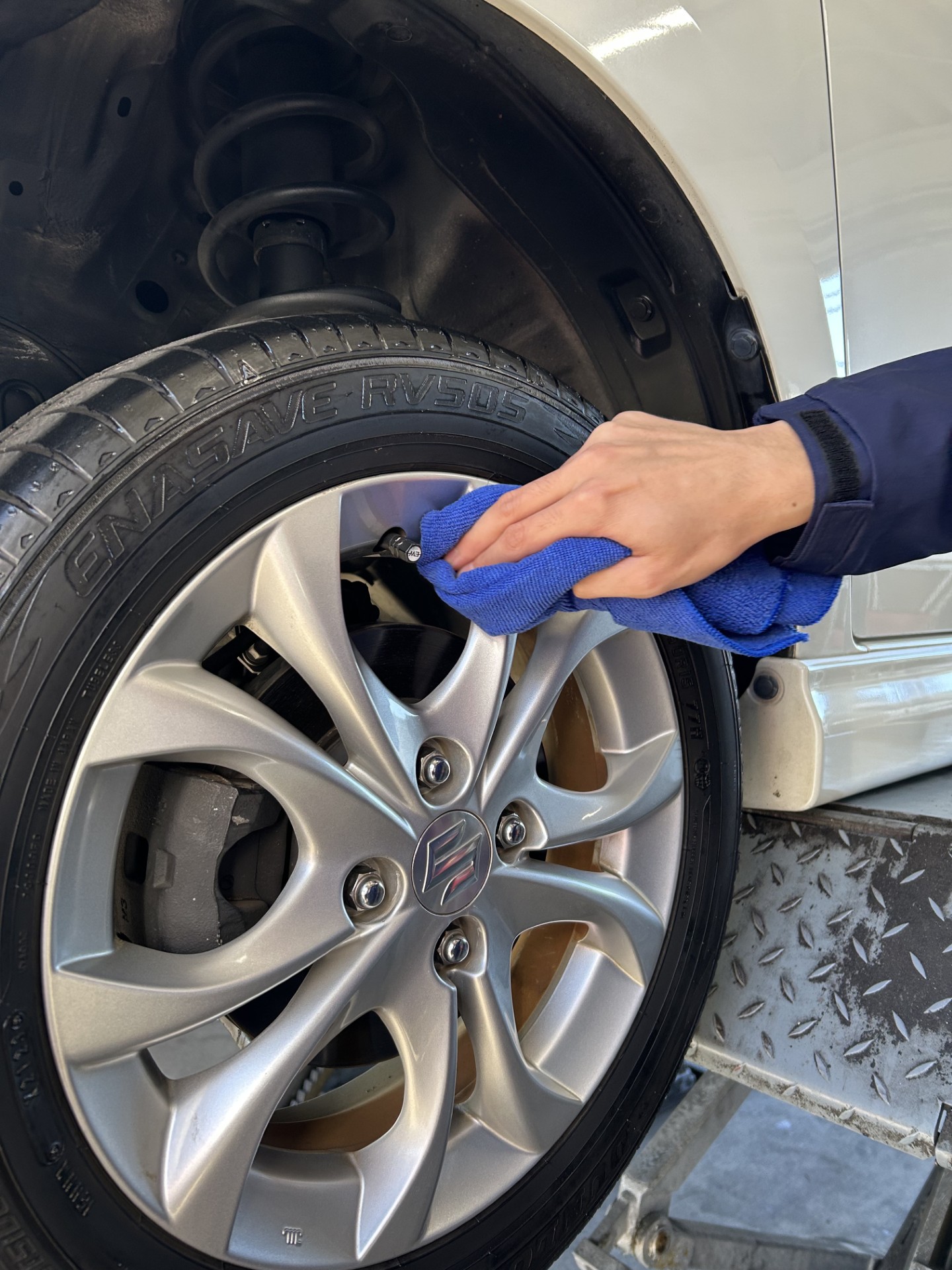 秋冬の愛車ケアにおすすめホイールコーティング特典付きで安心🚗
