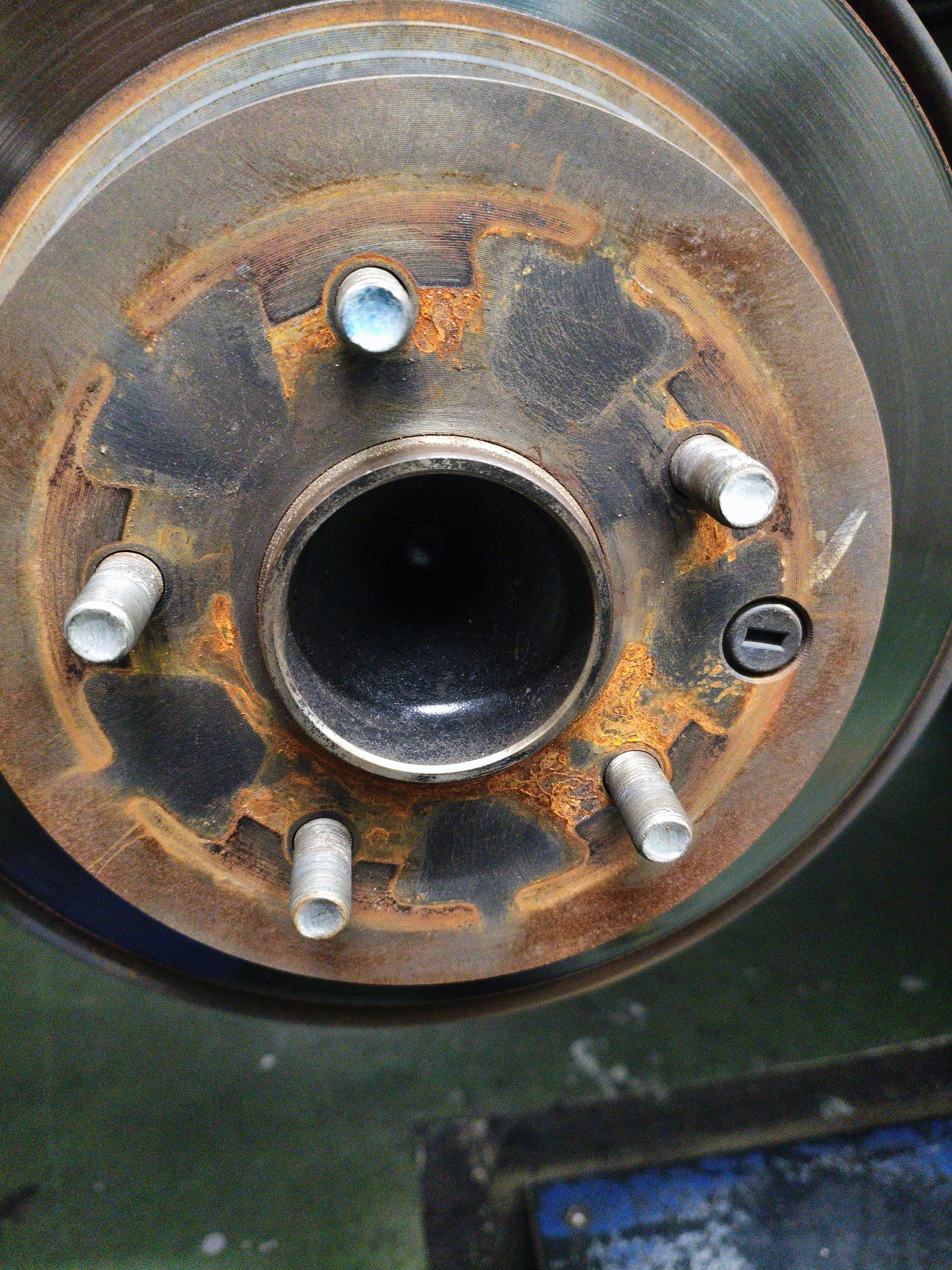 春のタイヤ空気圧チェックと洗車キャンペーンで愛車ピカピカに🌸