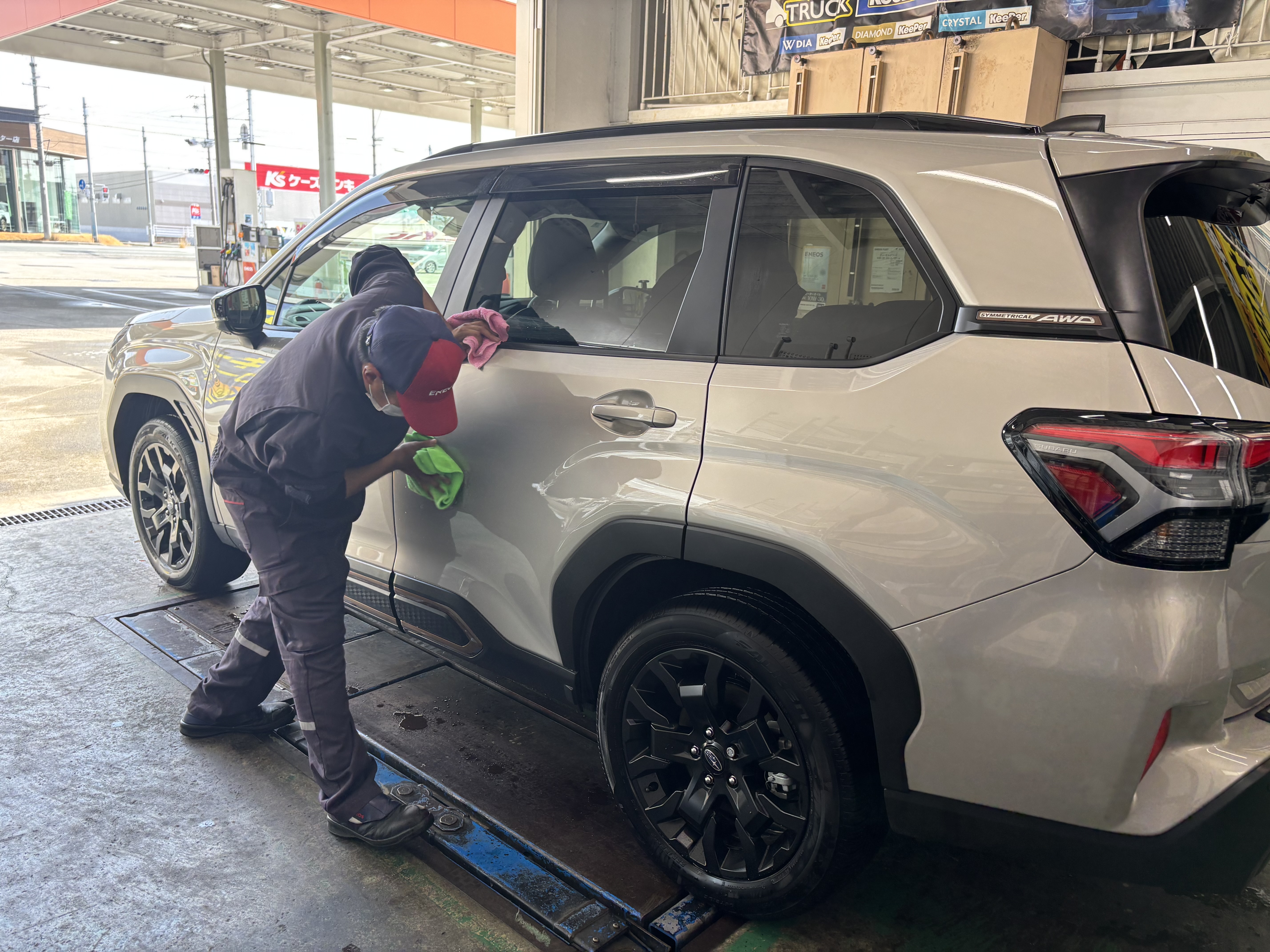 春の洗車と点検で愛車ピカピカに手洗い洗車が人気です🚗