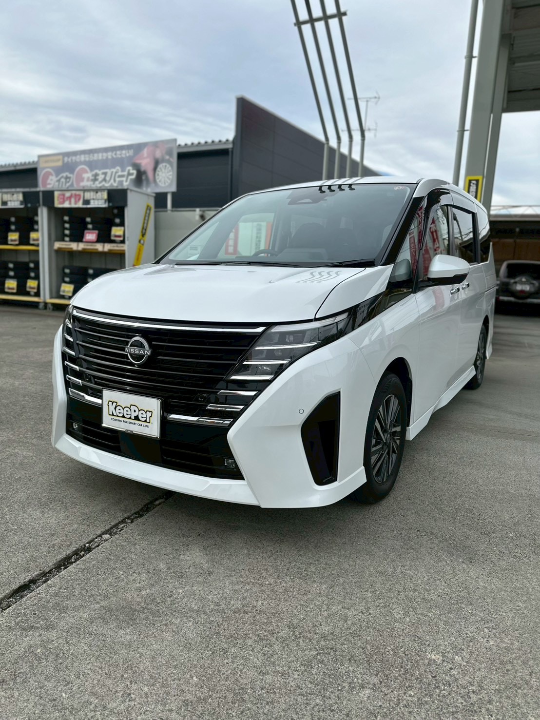 秋の晴れ間に輝くセレナのダイヤモンドキーパー施工🚗✨