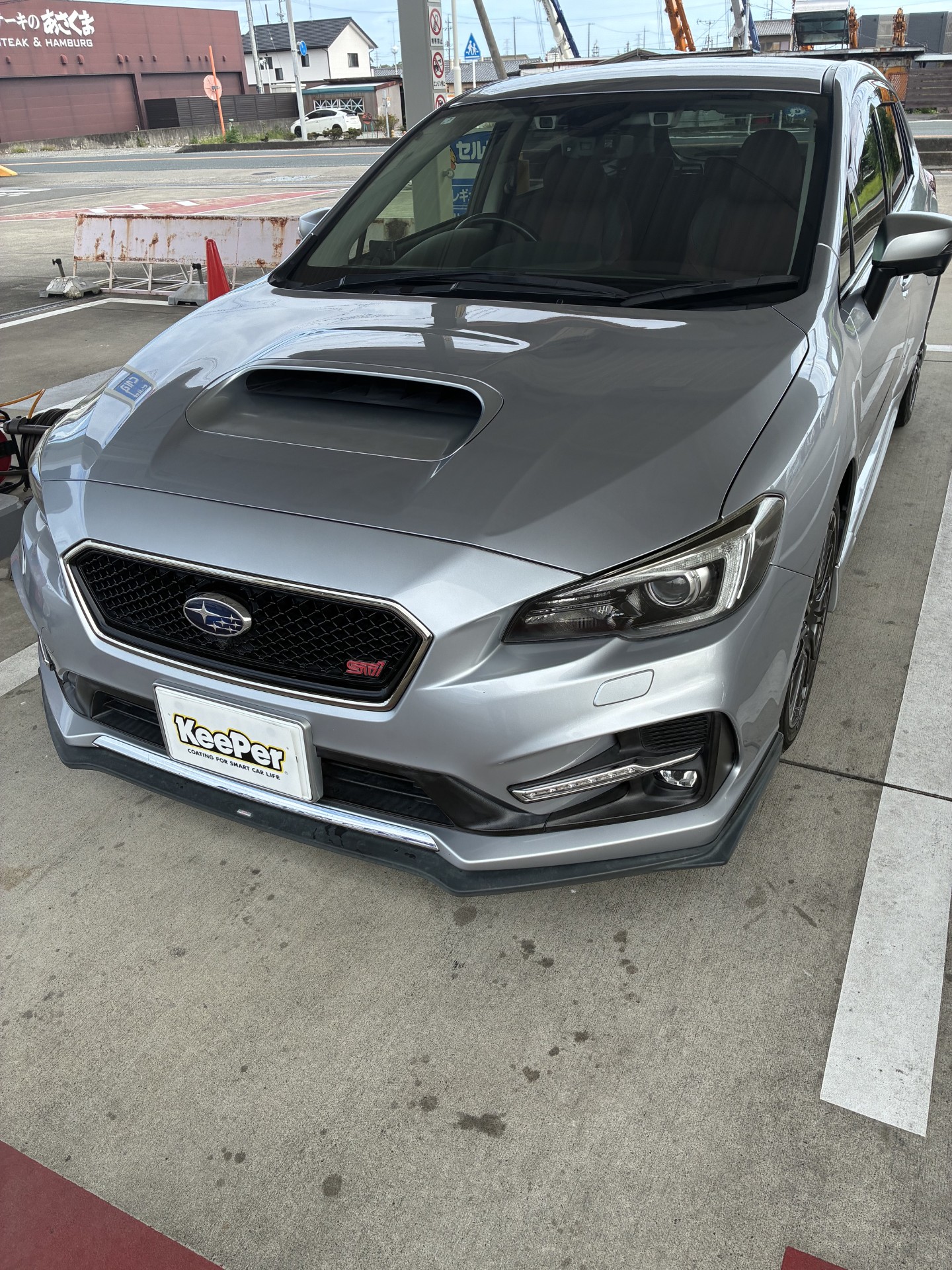シルバーのスバル　レボーグ　フレッシュキーパーを施工した状態。