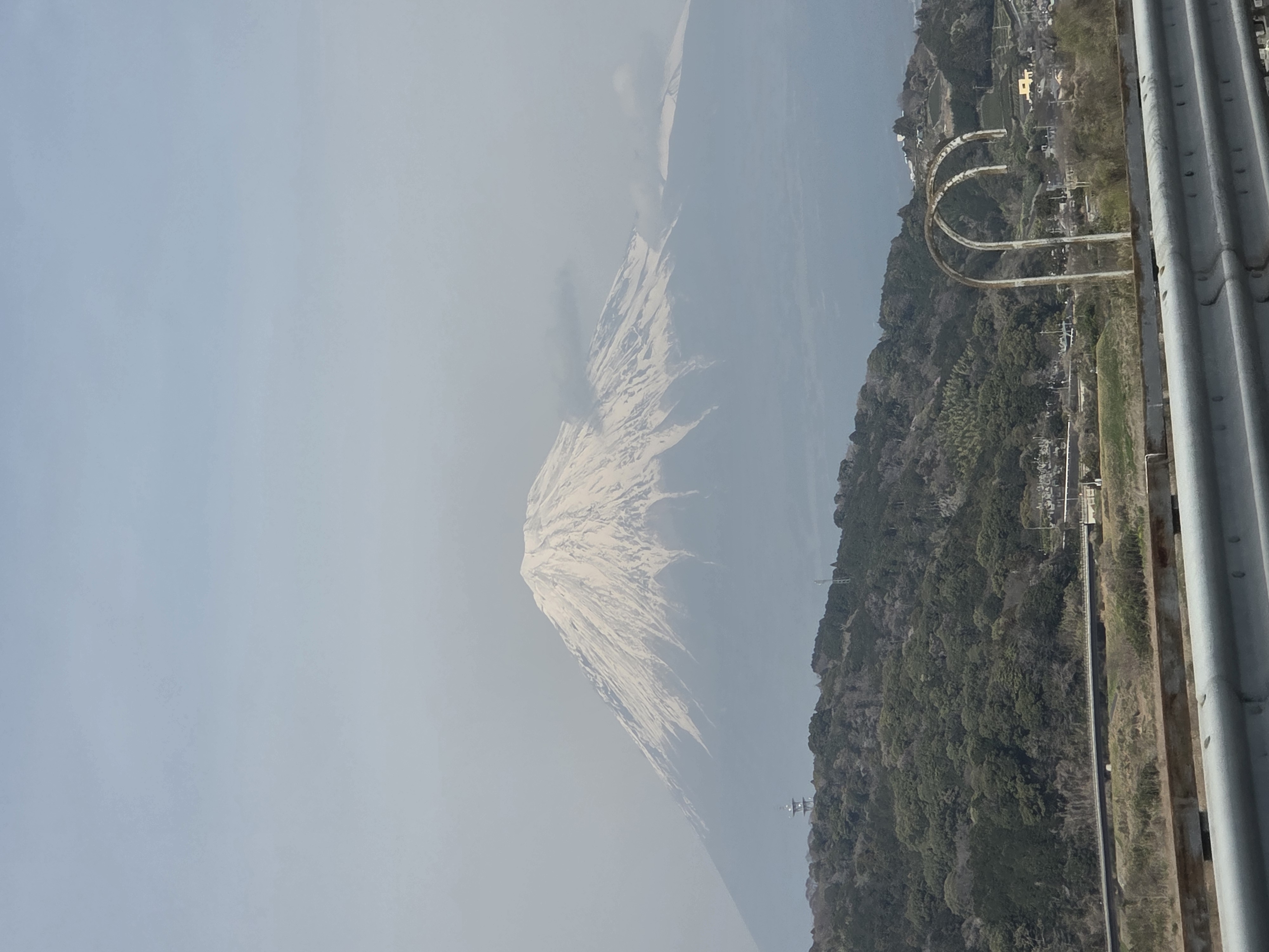 春の雨の日も安心ドライブへ浜松インターTSの点検＆洗車サービス☔️