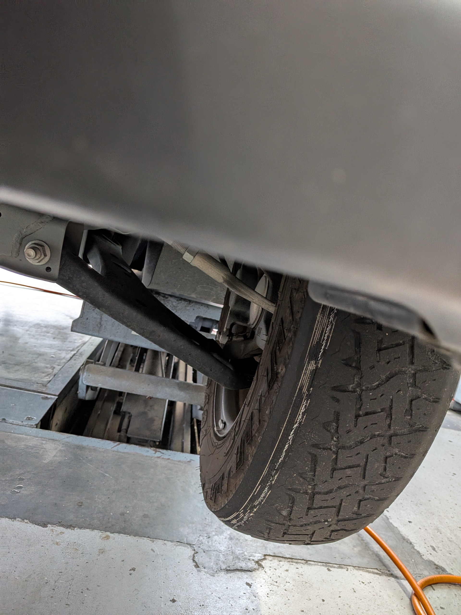 タイヤの危険サイン見逃さないで 夏前の安全点検ポイント🚗