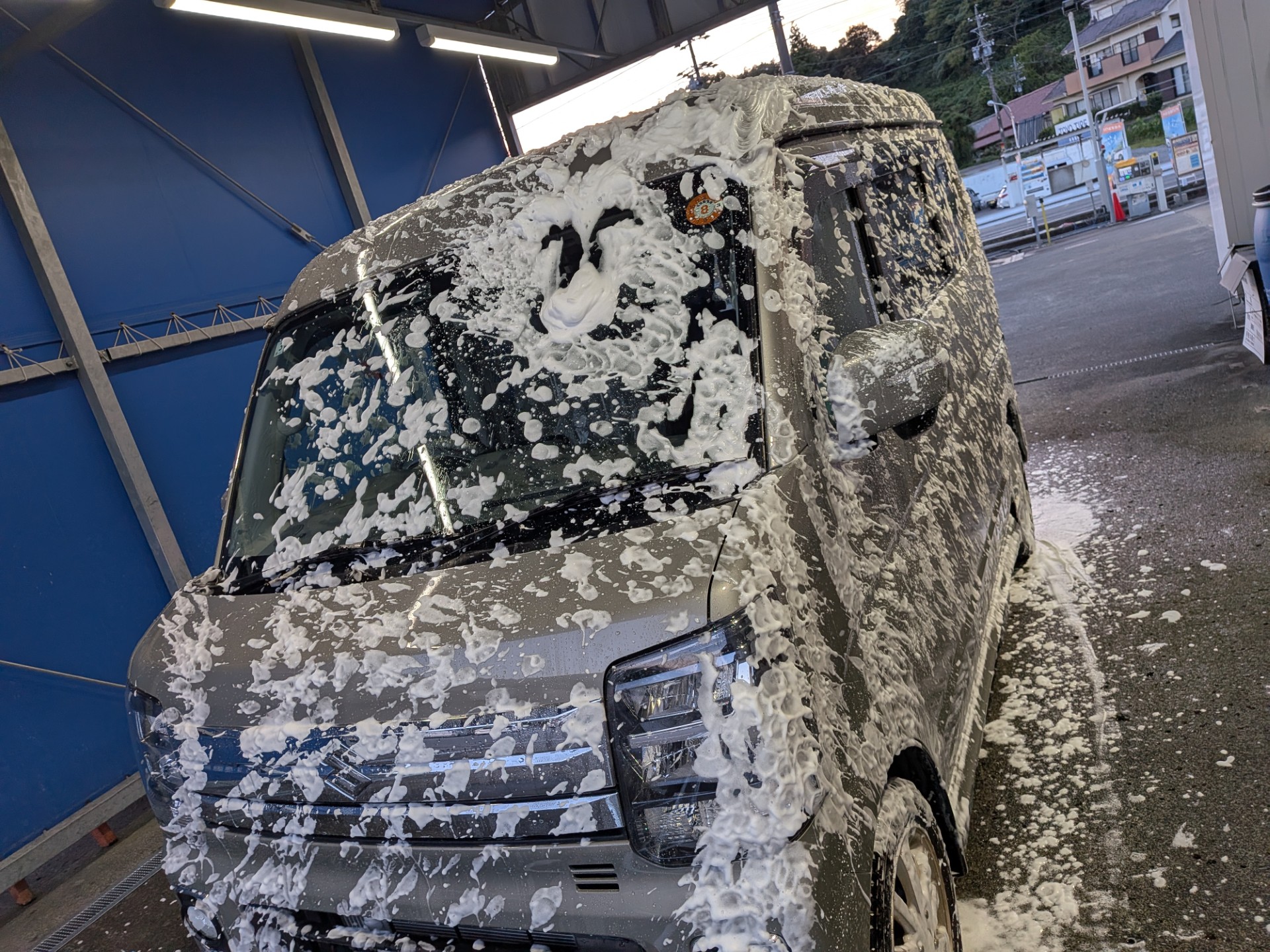 ルート１掛川TSでスズキ/エブリィの手洗い洗車中