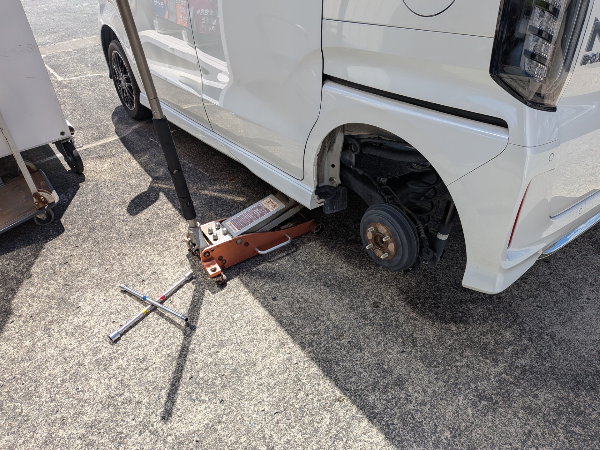 ホンダ/NBOXタイヤパンク修理　掛川市八坂ENEOSウイングルート１掛川TS🌸