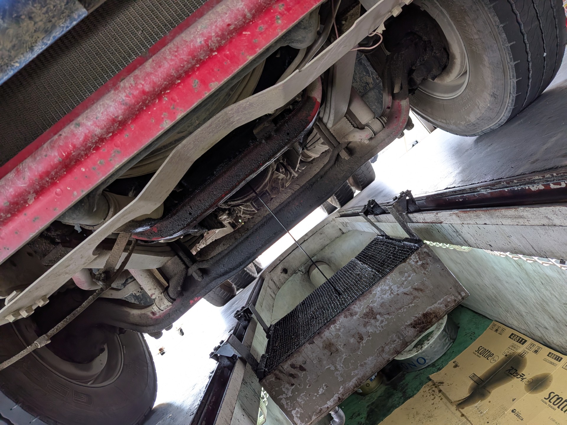 トラックオイル交換実施中🚚