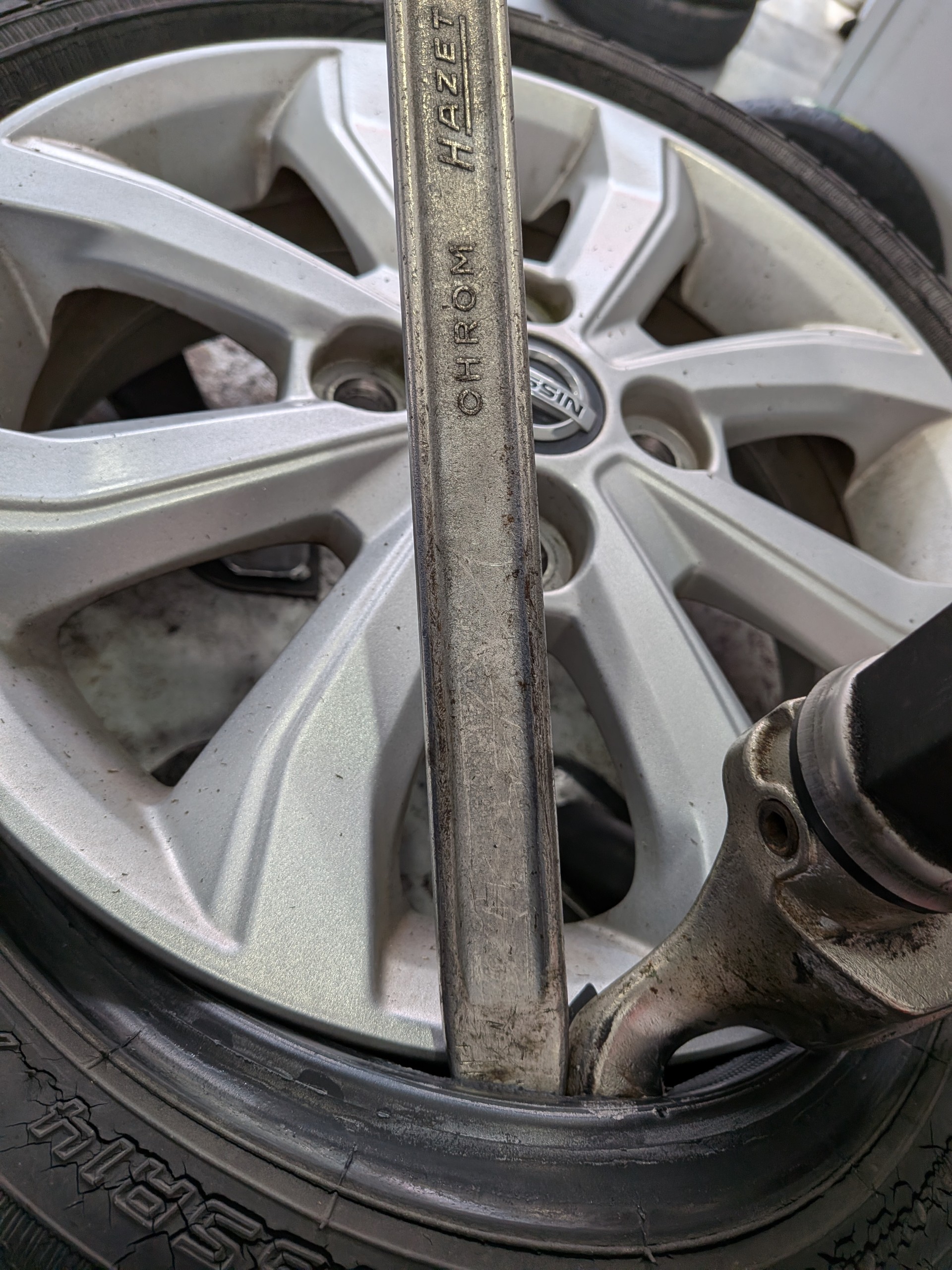 春のお出かけ前に安心安全のタイヤ交換🚙