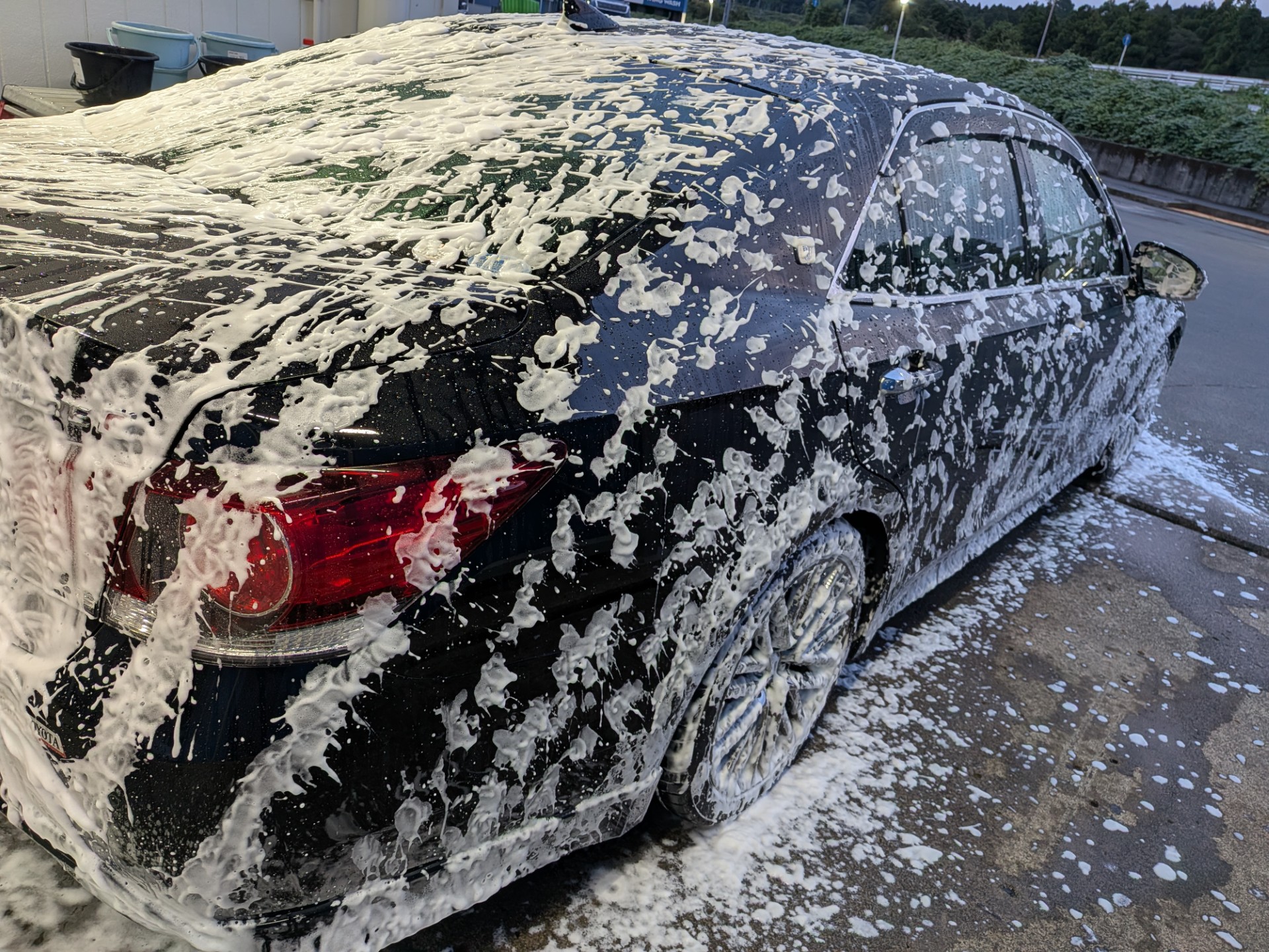 ルート１掛川TSでトヨタ/クラウンの手洗い洗車中