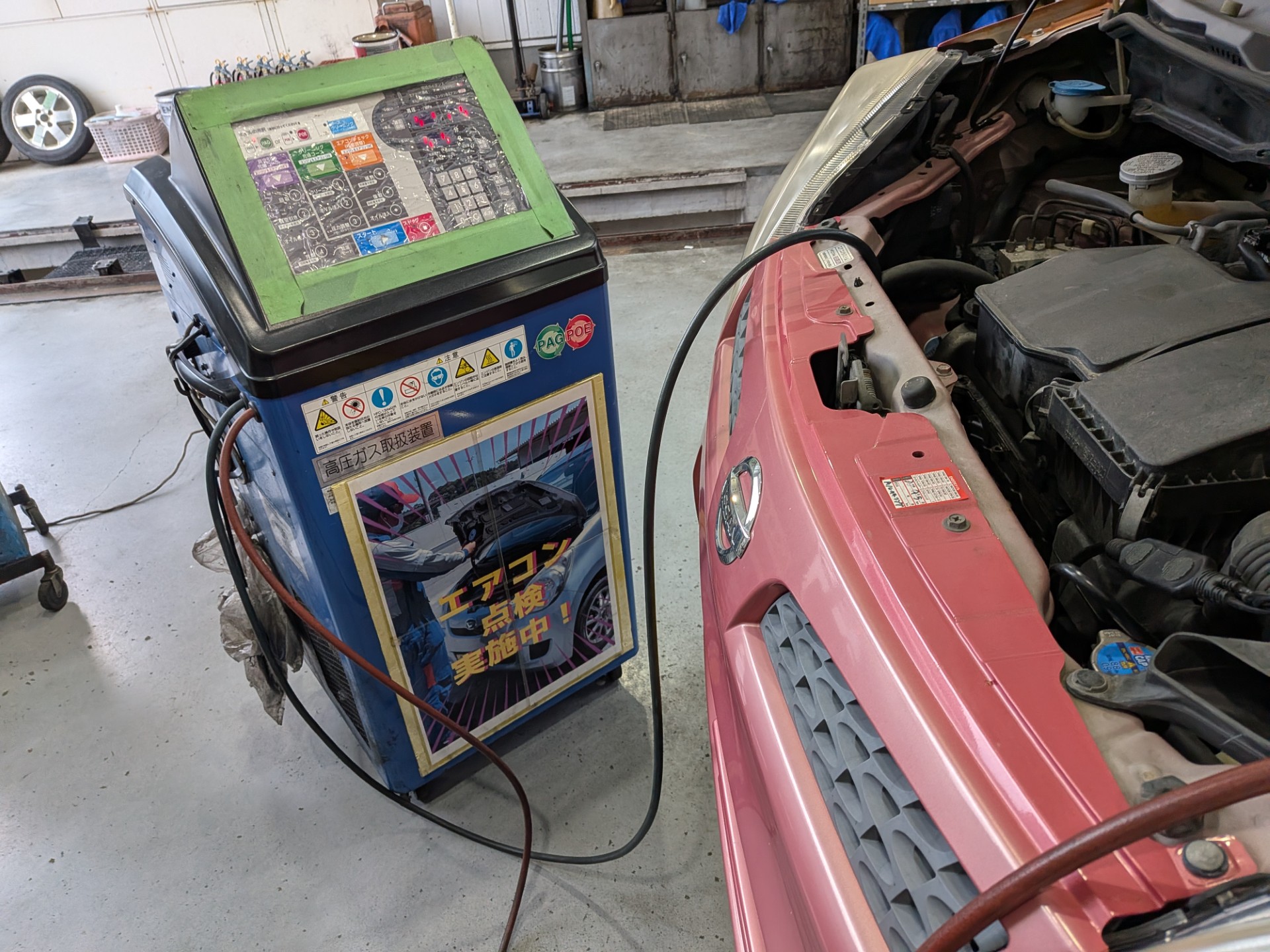 快適ドライブにカーエアコンガスクリーニングで冷却力アップ😊