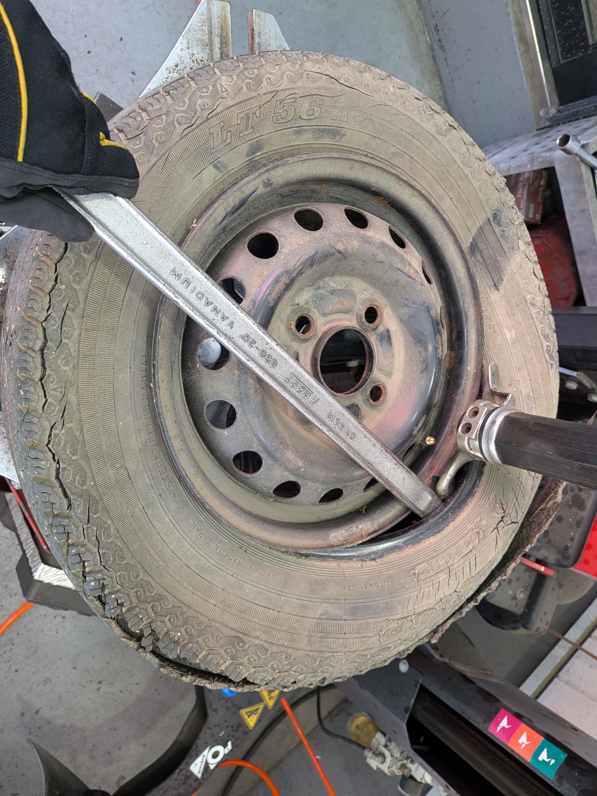 春のドライブ前にチェックしたいスペアタイヤ点検とお得情報🚗