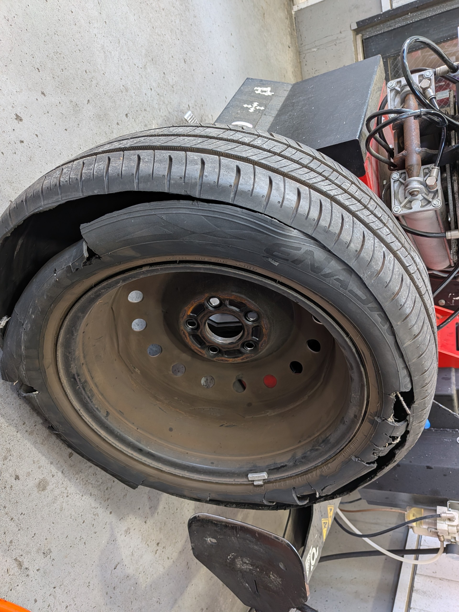 春のタイヤトラブル対策と無料点検で安心ドライブ⛽️安全第一のルート1掛川