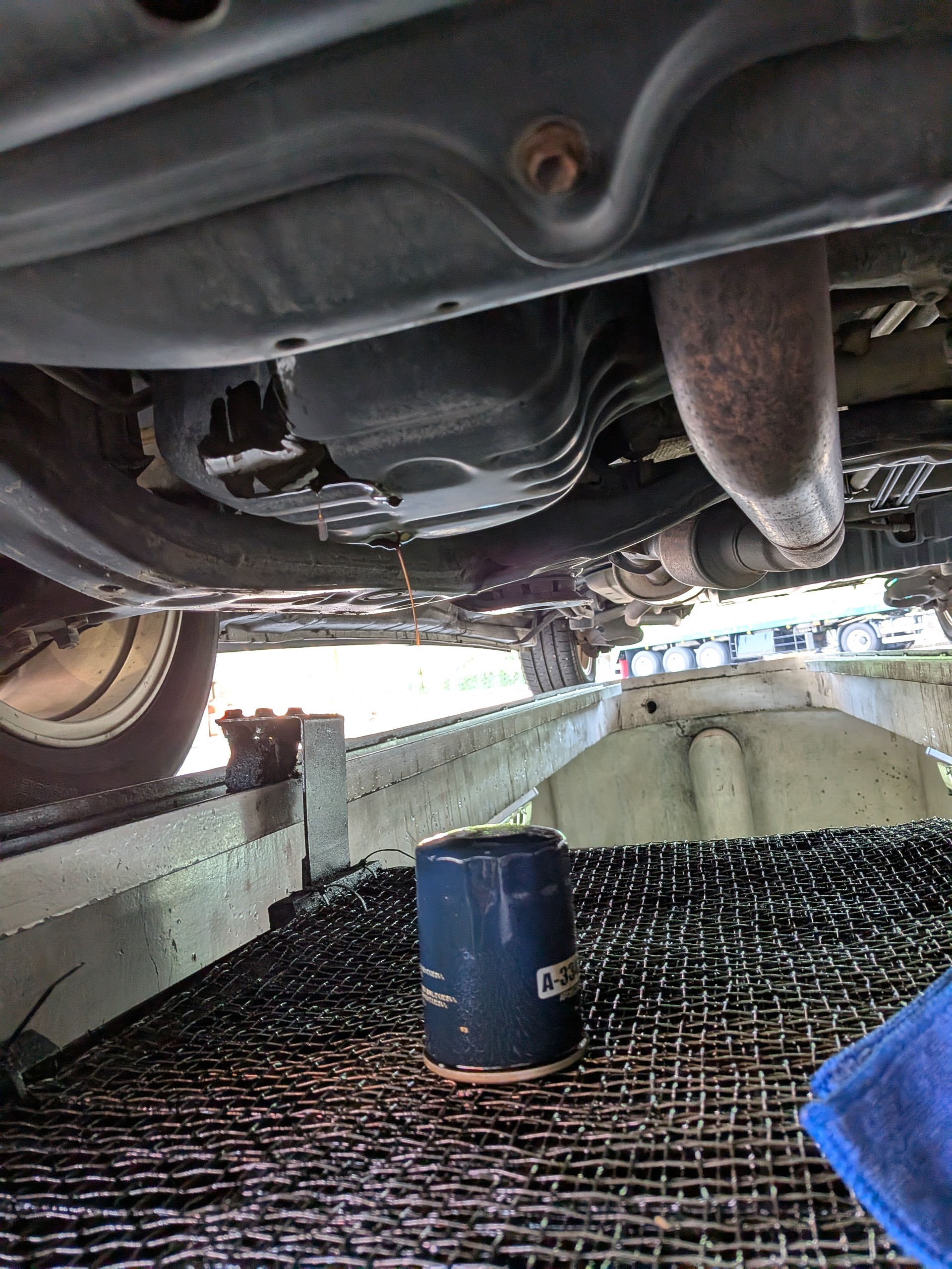 寒さ対策にエンジンオイル交換を！快適ドライブのコツ🚗