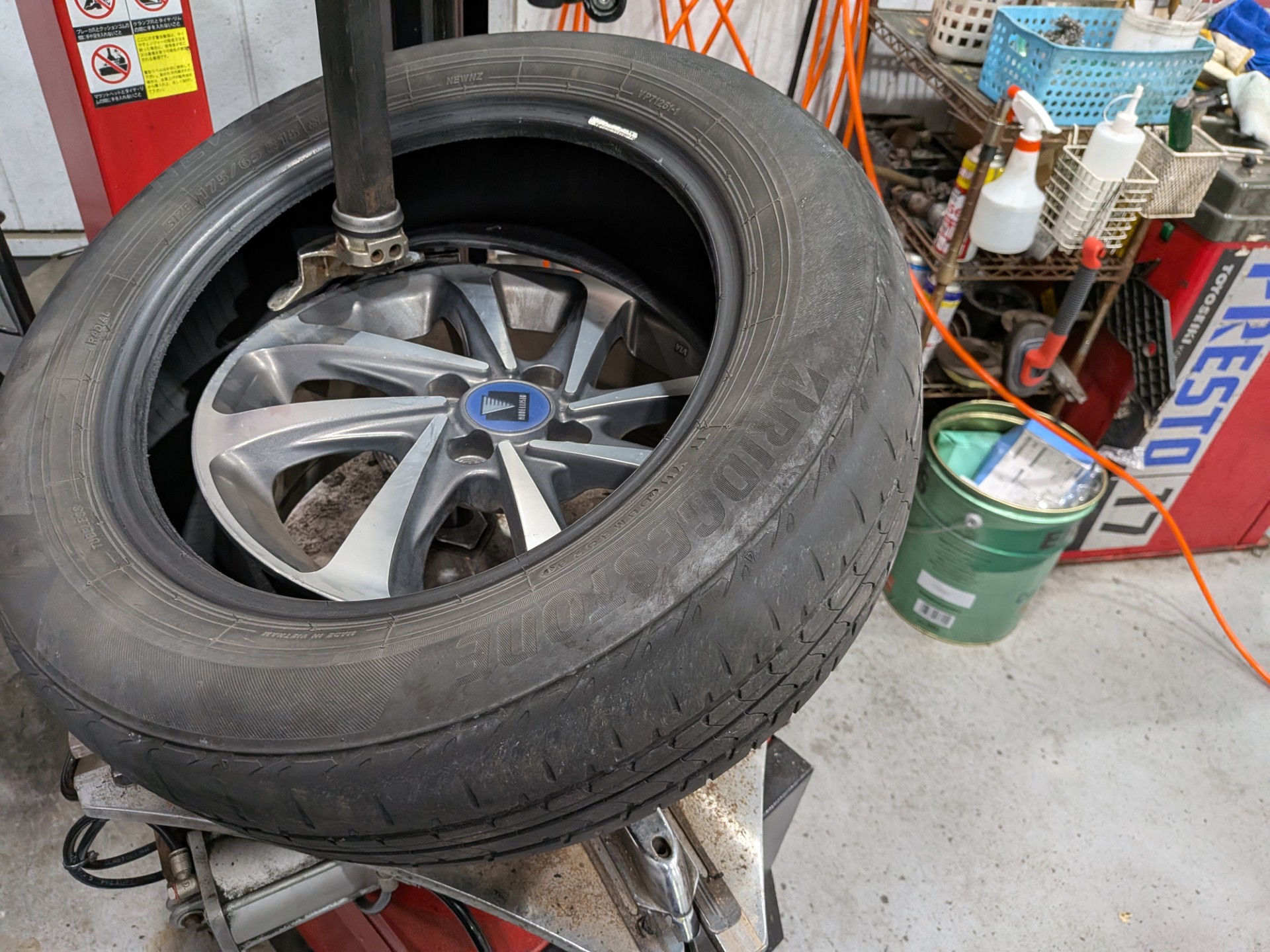 トヨタアクアタイヤ交換　掛川市八坂ENEOSウイングルート１掛川TS🚗