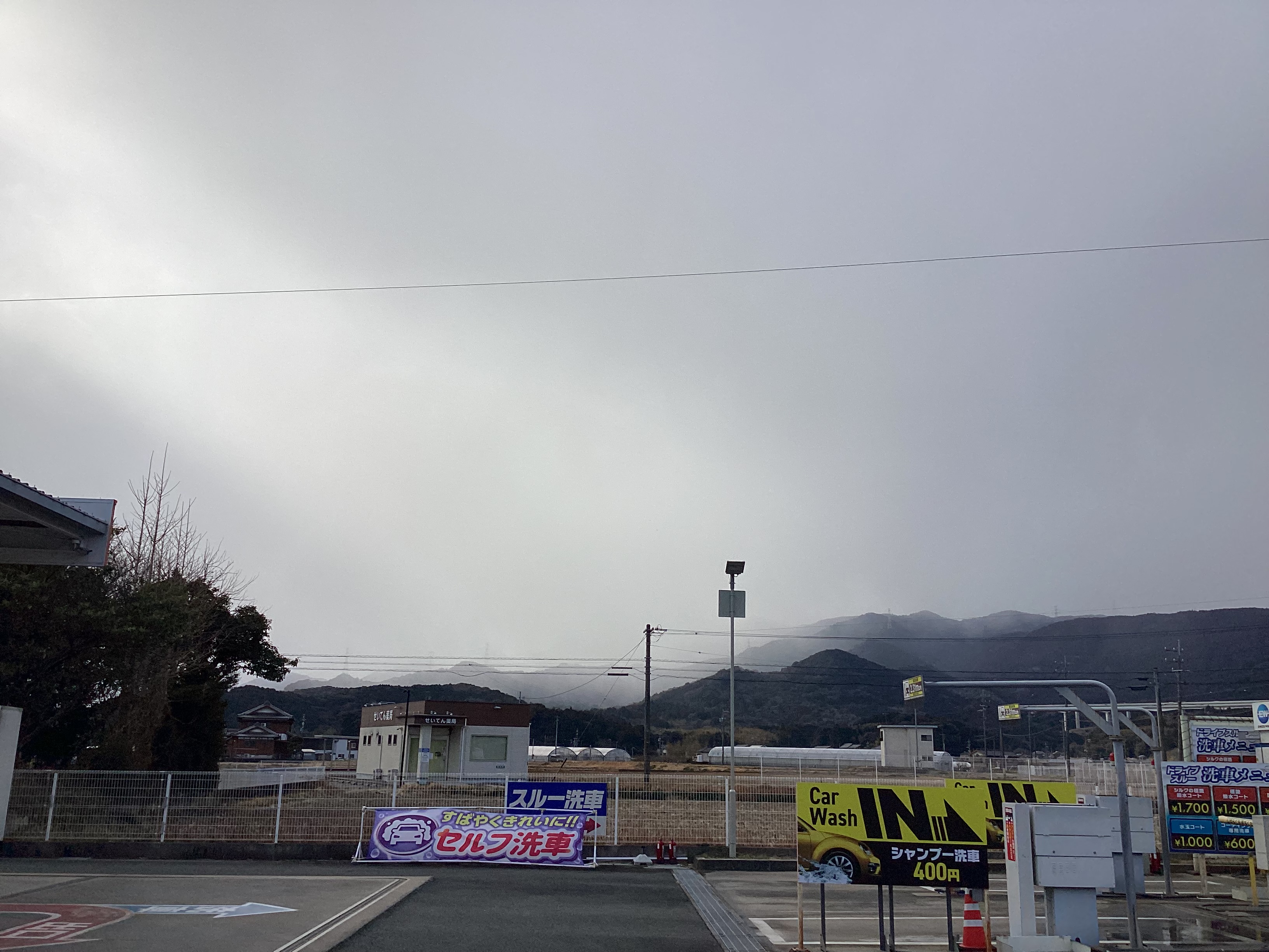 冬の愛車ケアは手洗い洗車とタイヤ点検で安心ドライブを✨