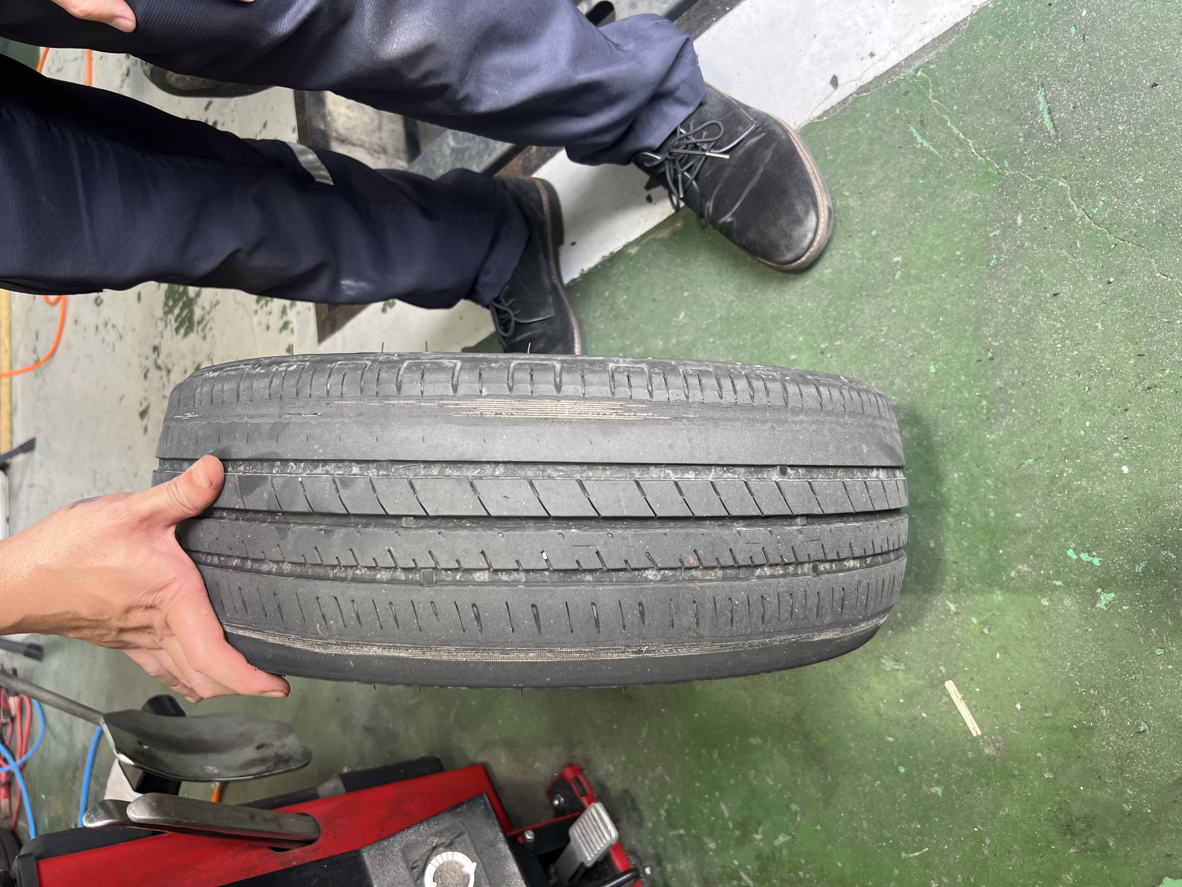 夏のタイヤトラブル対策と安心点検のすすめ 小牧インターTSから🚗