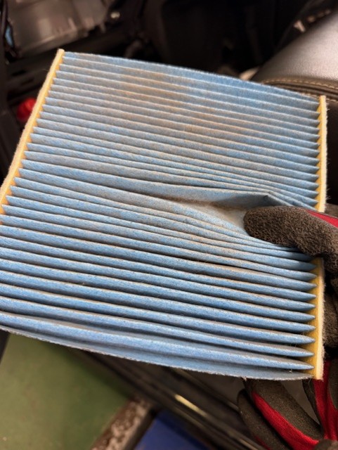 春の快適ドライブに必須 車のエアコンフィルター交換と点検おすすめ🚗