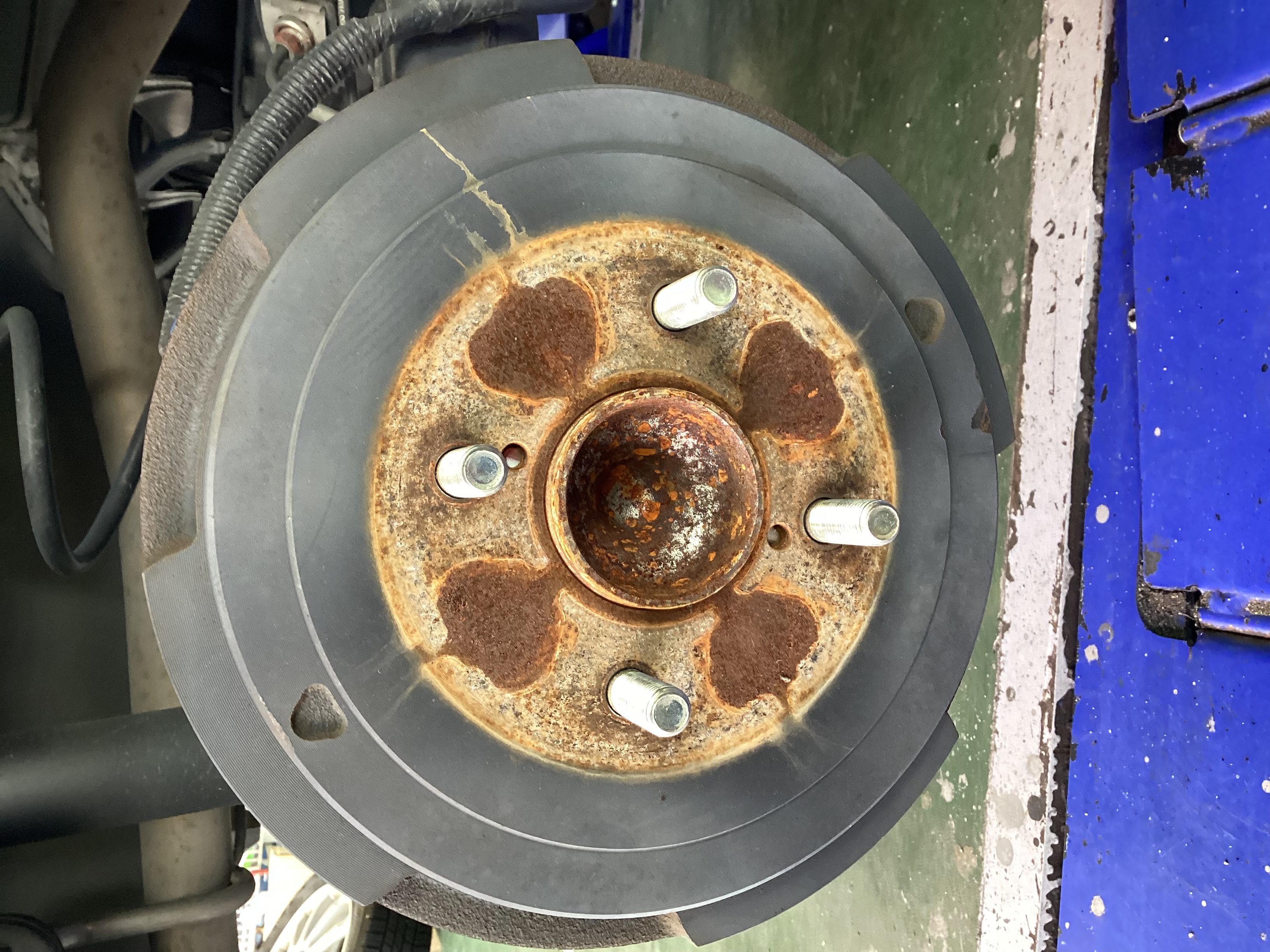 秋冬の車サビ対策と無料下回り点検で安心ドライブを🚗