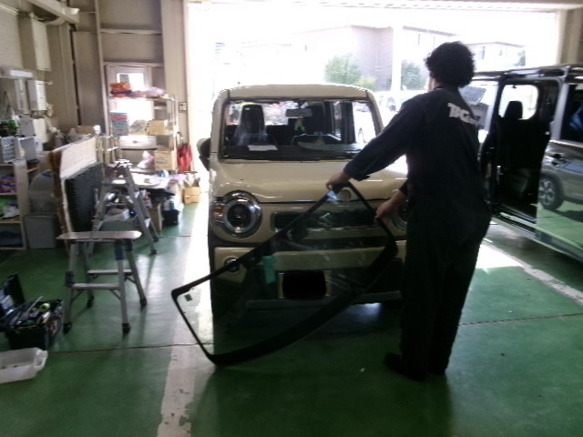 秋の飛び石ヒビ対策とエーミング調整で安心ドライブ🚗