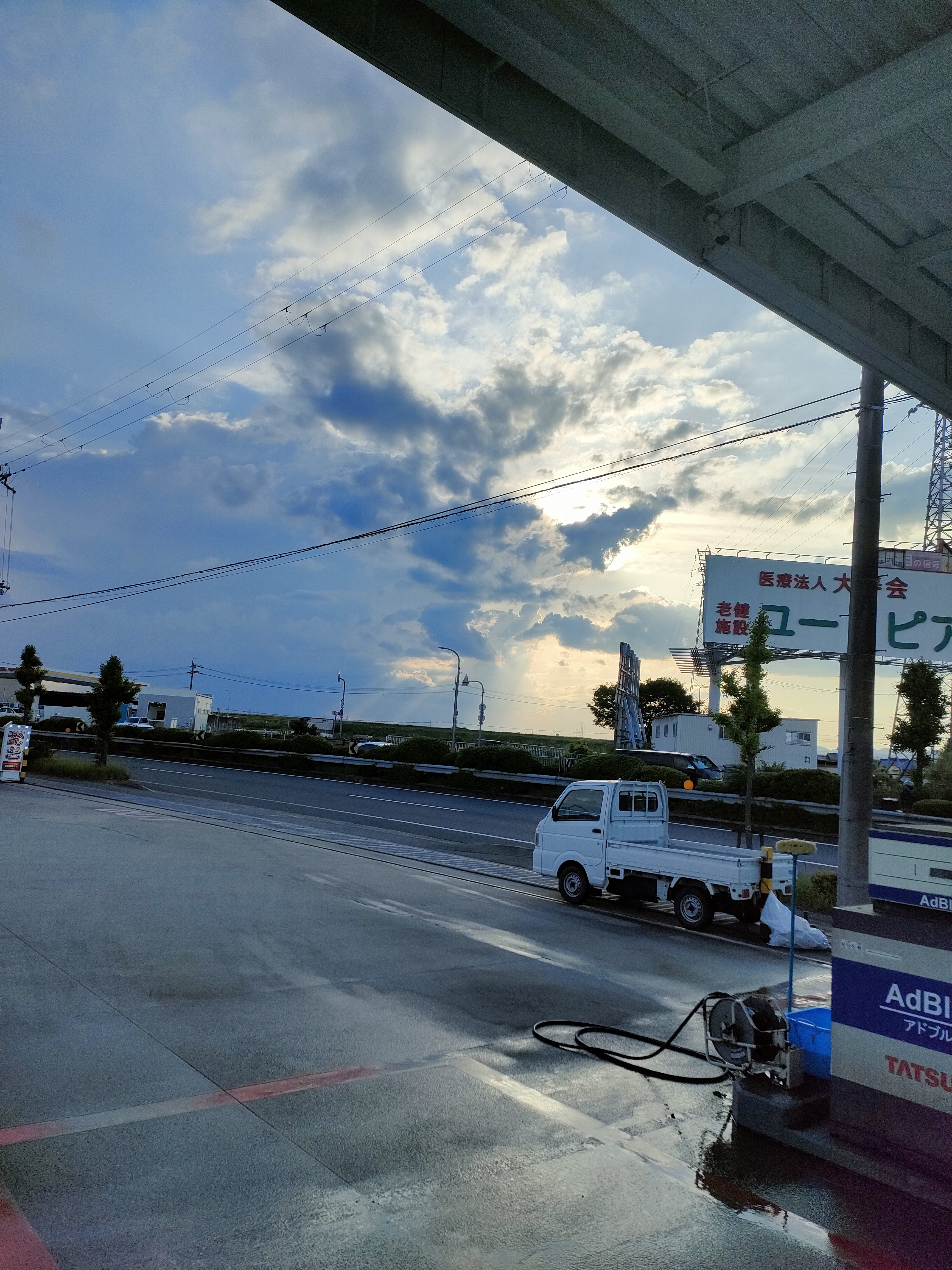 晴れ曇りの日におすすめの洗車と夏前の車メンテナンス🚗ポイント解説