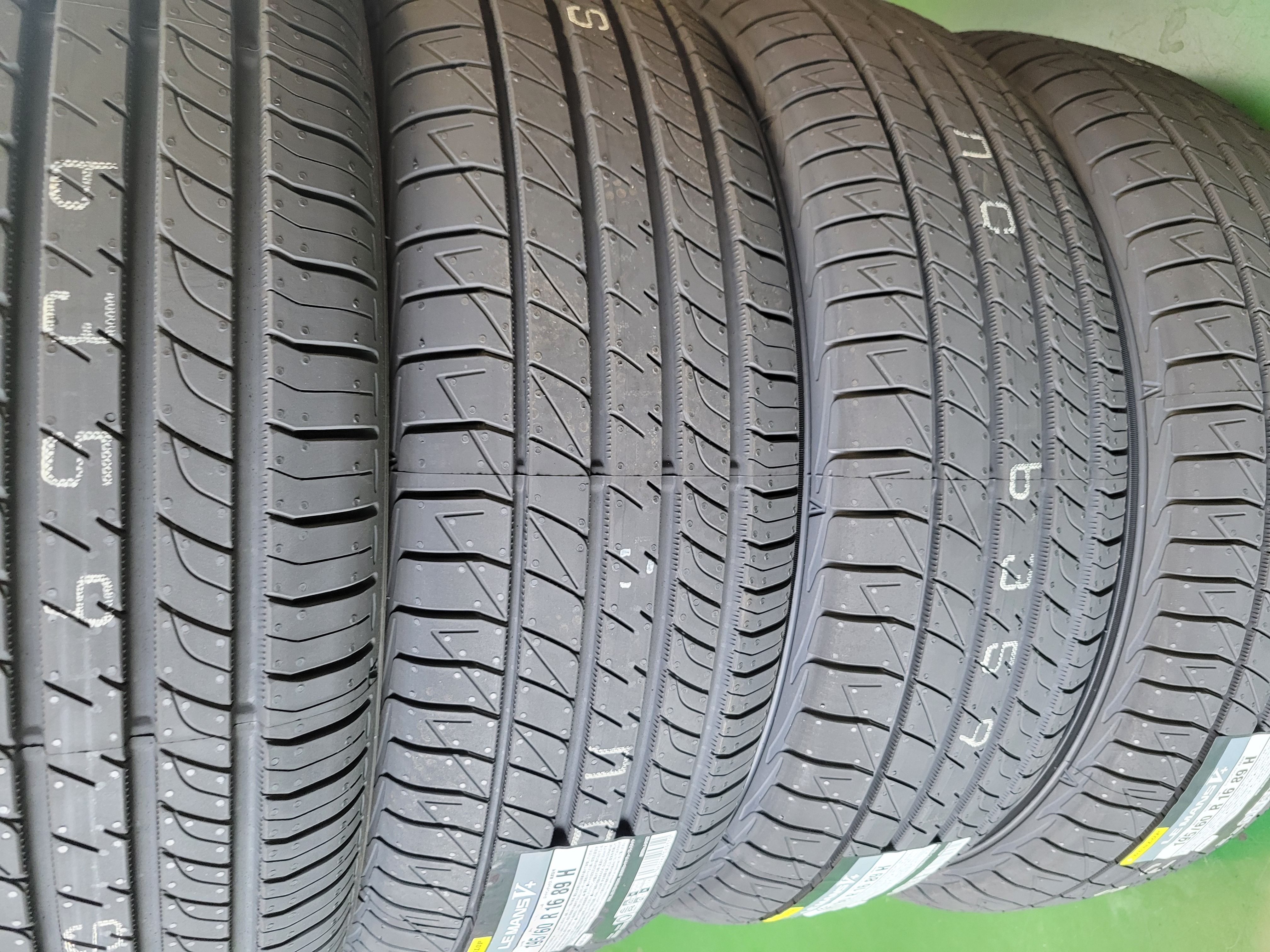 春のタイヤ交換と車メンテナンスで安全ドライブを楽しもう🚗