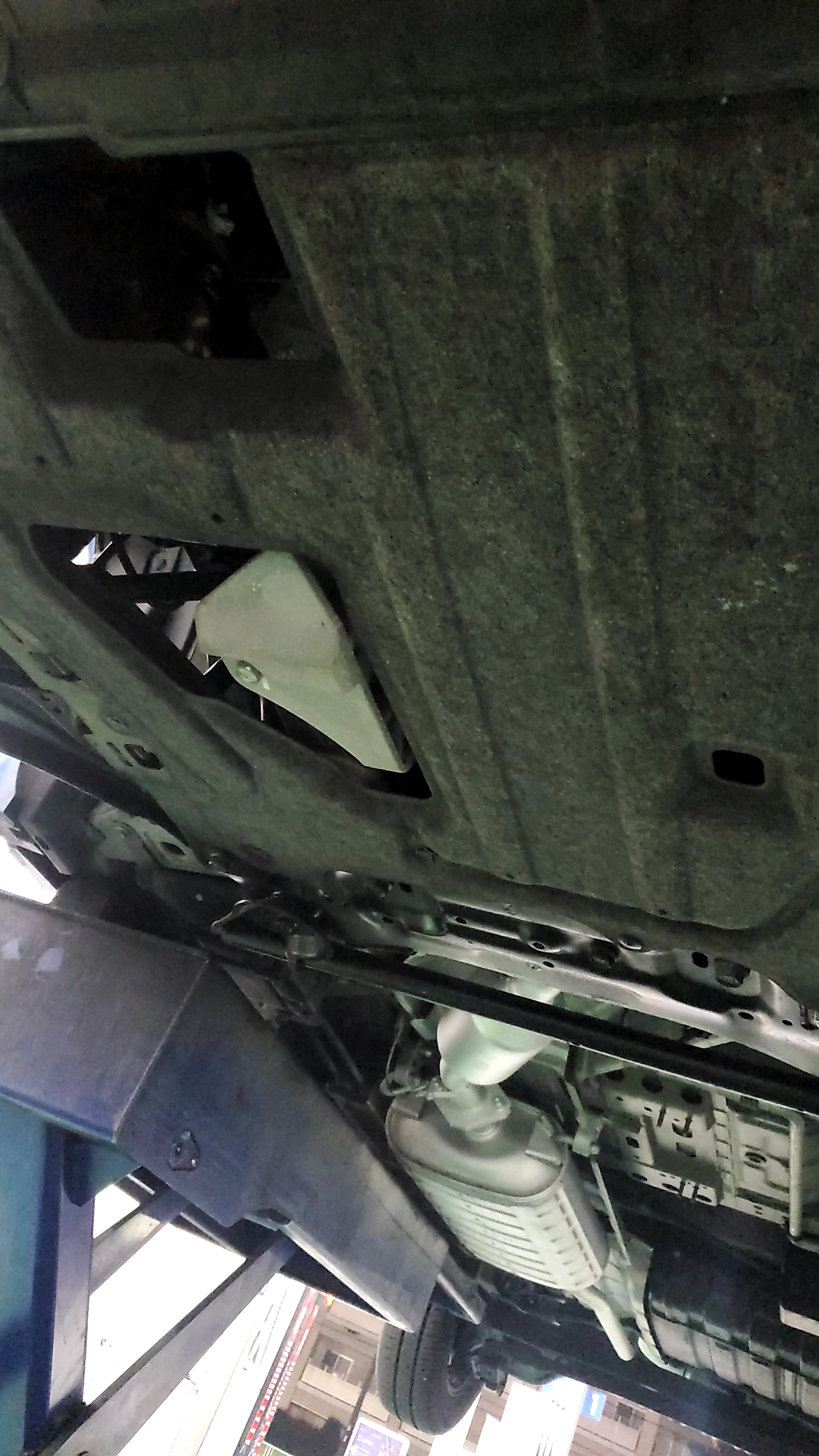 大阪南港大和川通りTSで春の車検点検と洗車サービス🚗✨