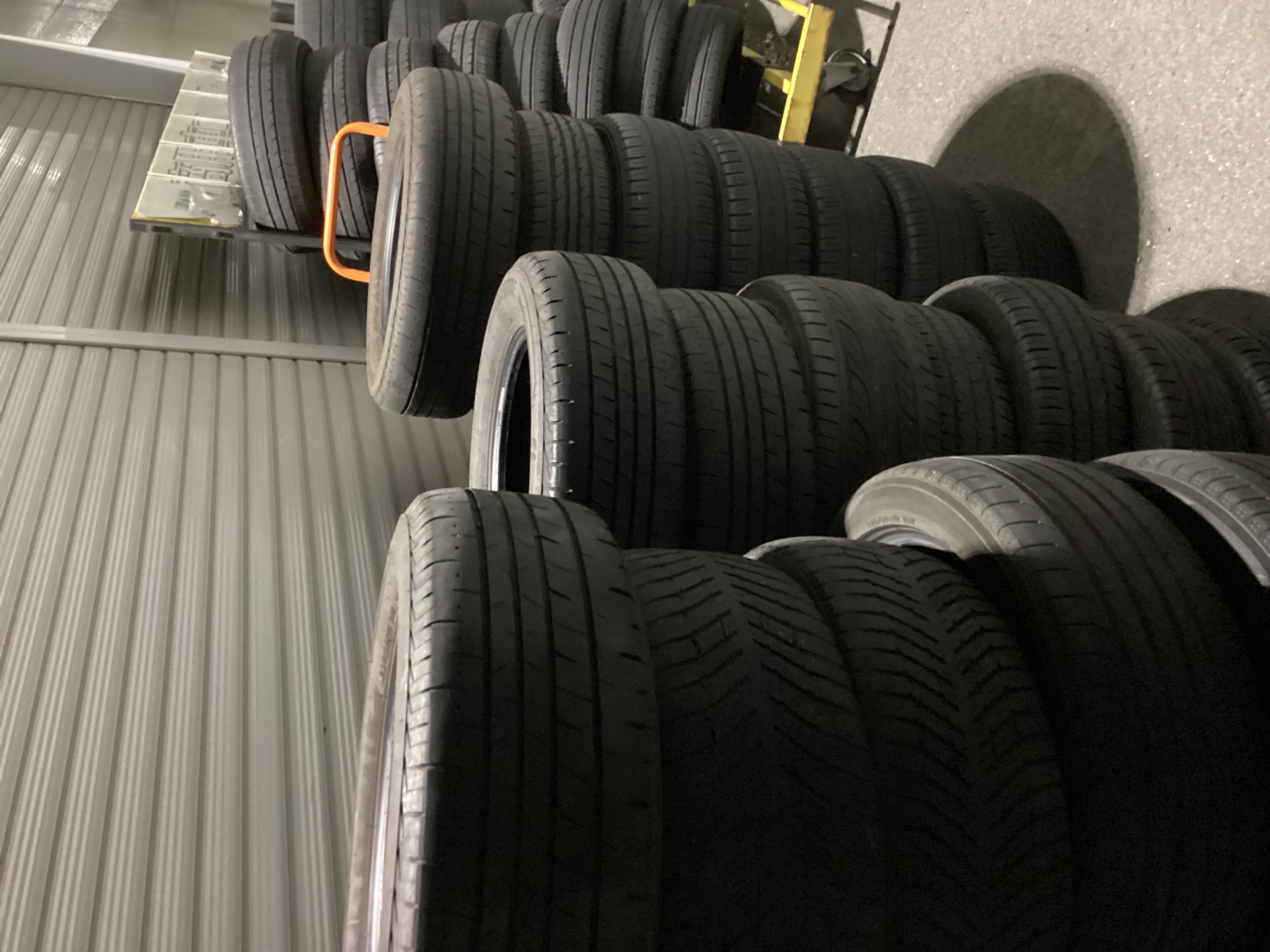 冬に備えるタイヤ交換と点検のポイントを大阪南港でチェック🚗