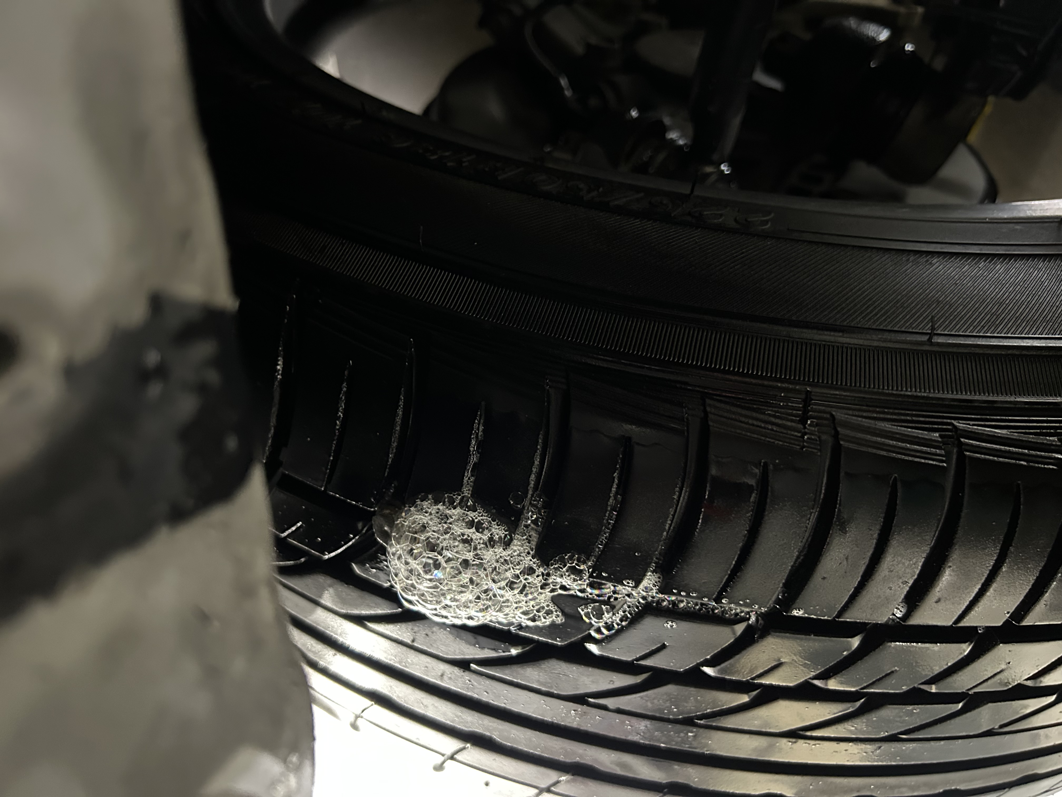 秋のドライブ前に無料タイヤ点検で安心安全をサポート🚗