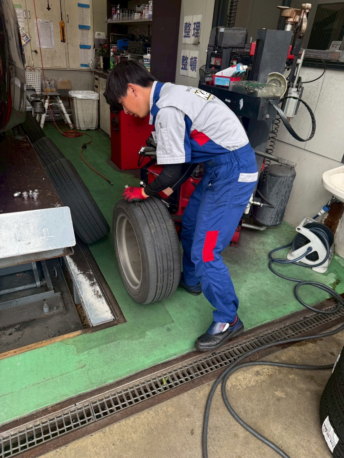 神戸で愛車ピカピカ体験！夏の車ケアとお得タイヤ情報🚗