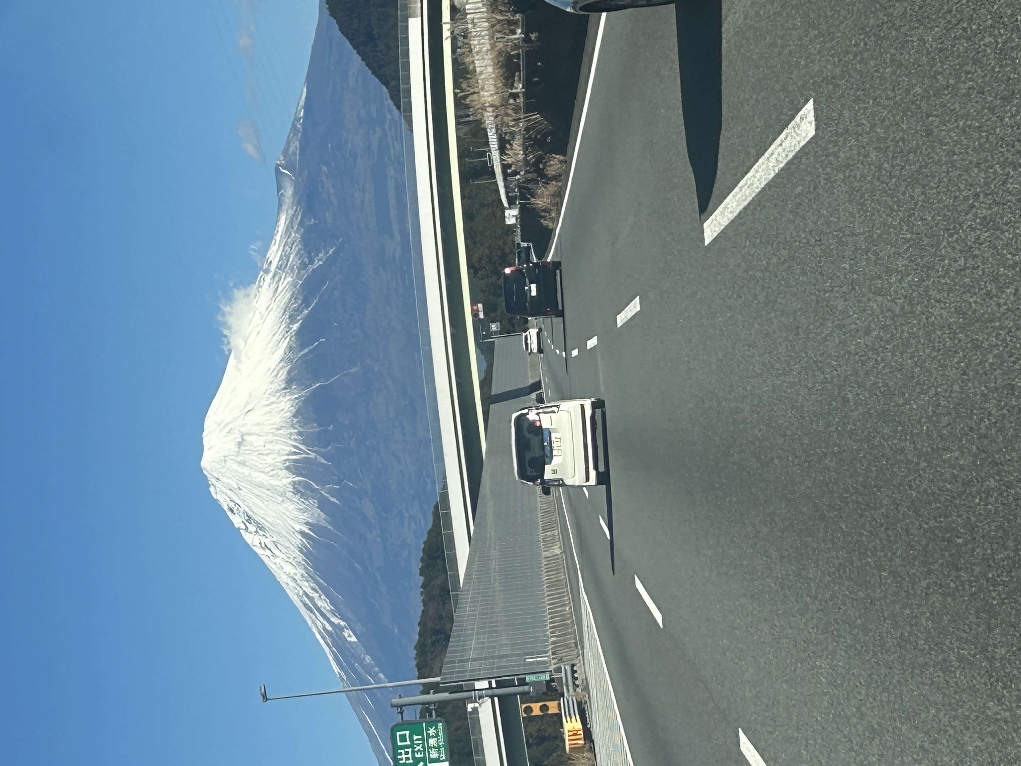 春のドライブ前におすすめ洗車と点検サービス🌸栗東ひがしTSで愛車ケア