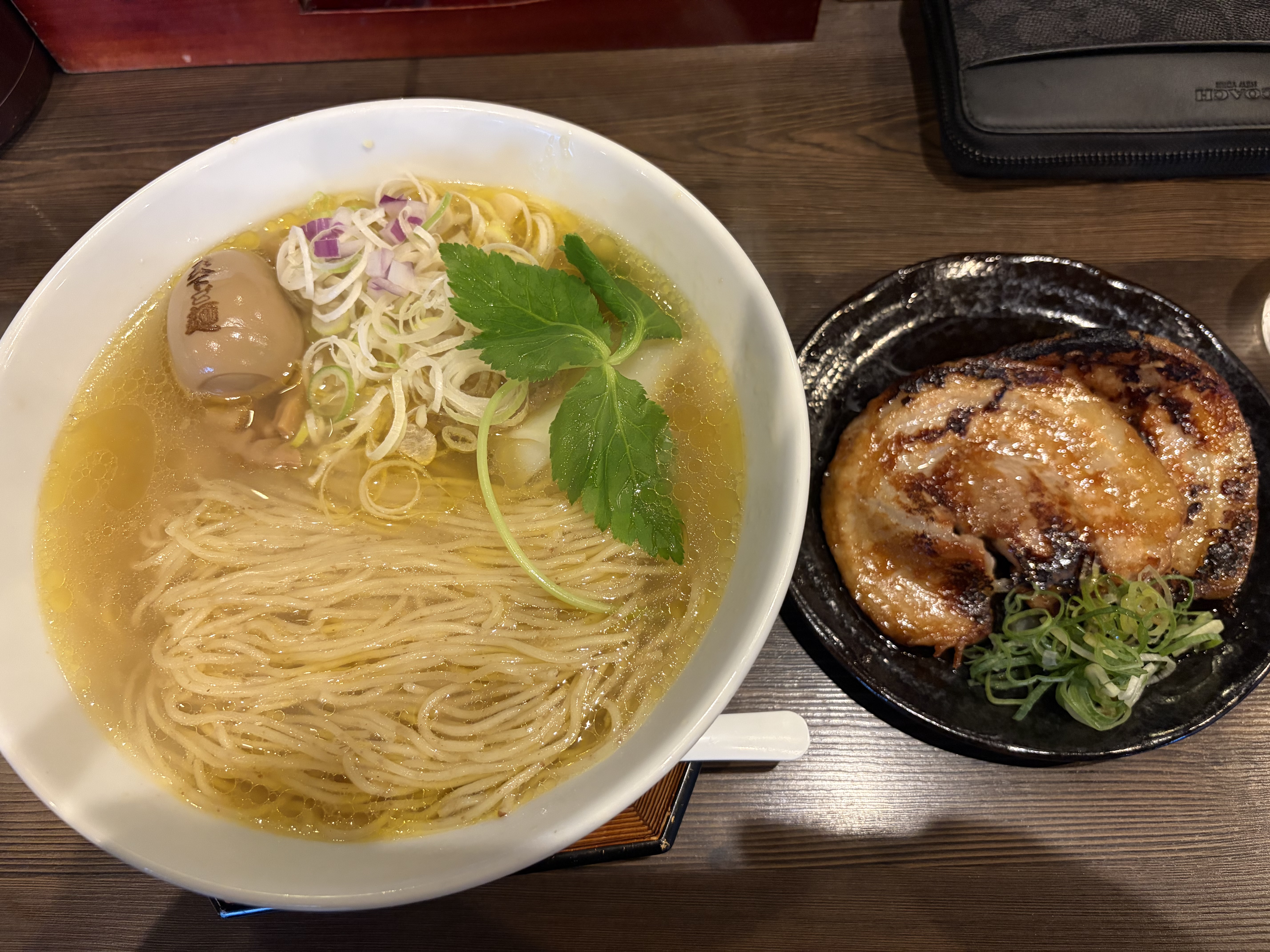 夏のカーケアとおすすめ塩ラーメンで快適ドライブを楽しもう🍜🚗