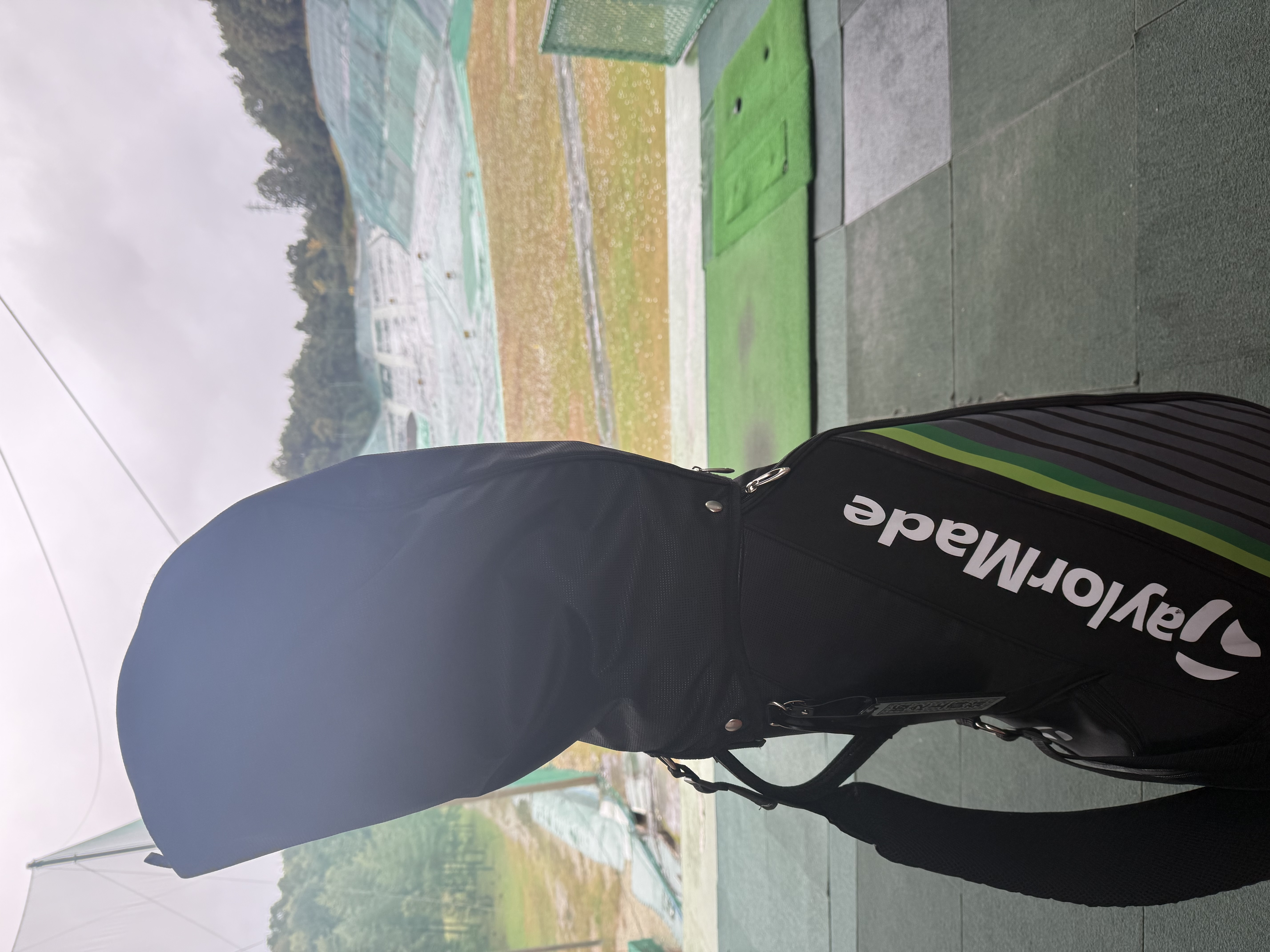 雨の日ゴルフも楽しい秋に車の点検と洗車で快適ドライブをサポート🚗