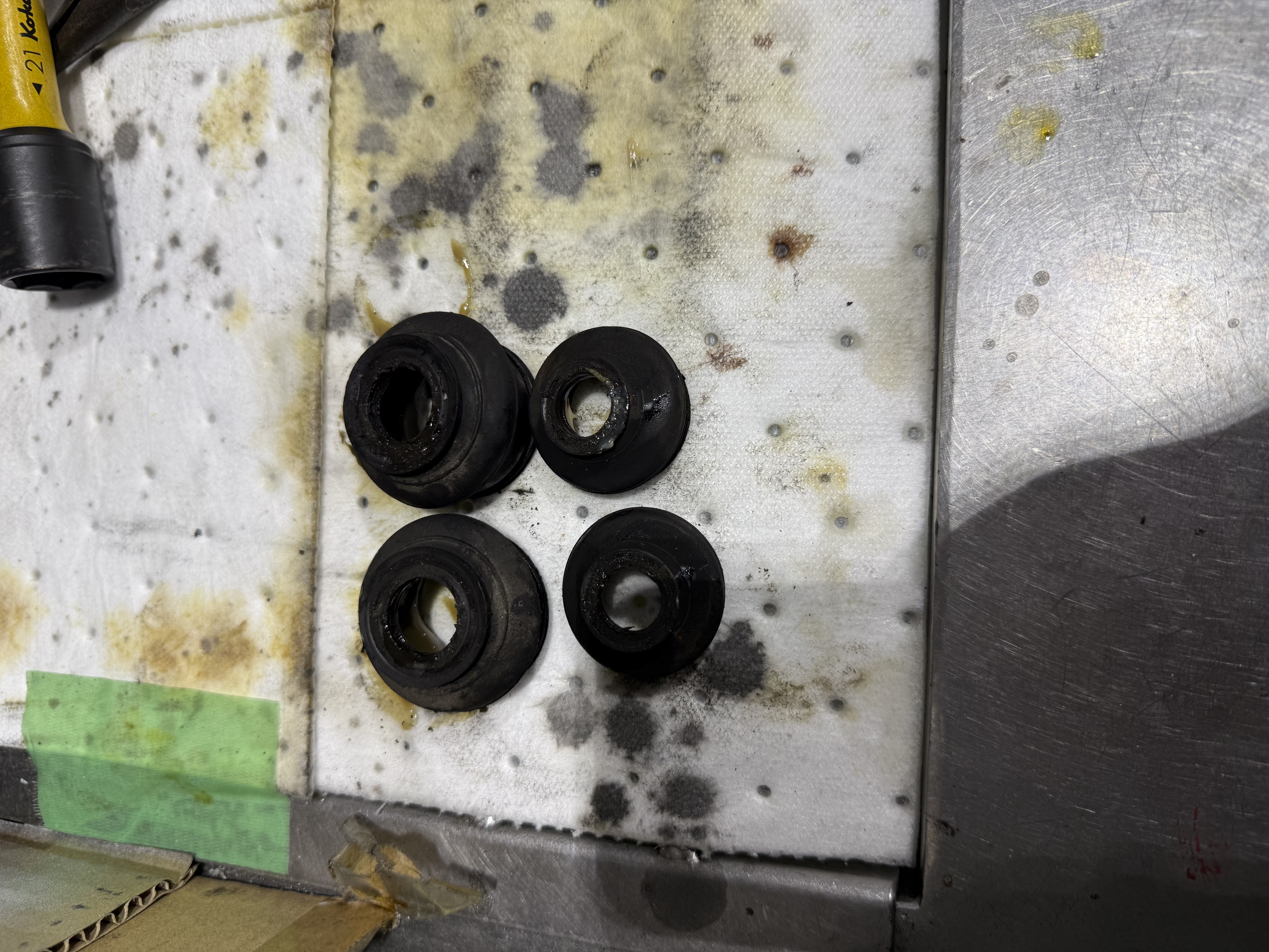 足回りのトラブルを未然に防止！ブーツ交換で安心ドライブ🔧🚗