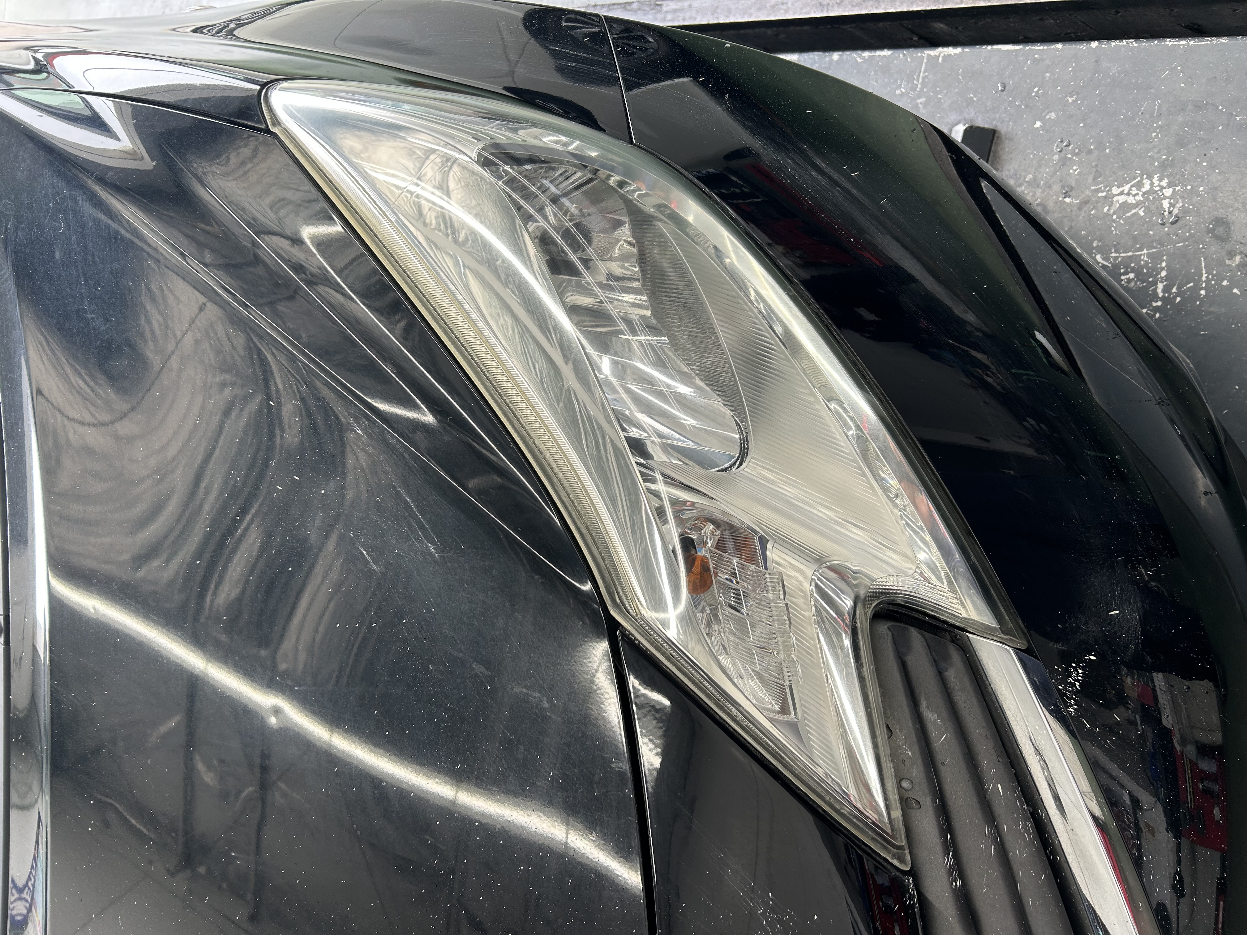 秋の夜道も安心 ヘッドライトクリーニングで安全ドライブをサポート🚗