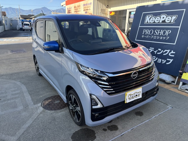 デイズにダイヤⅡキーパー施工した後の光沢のあるボディ