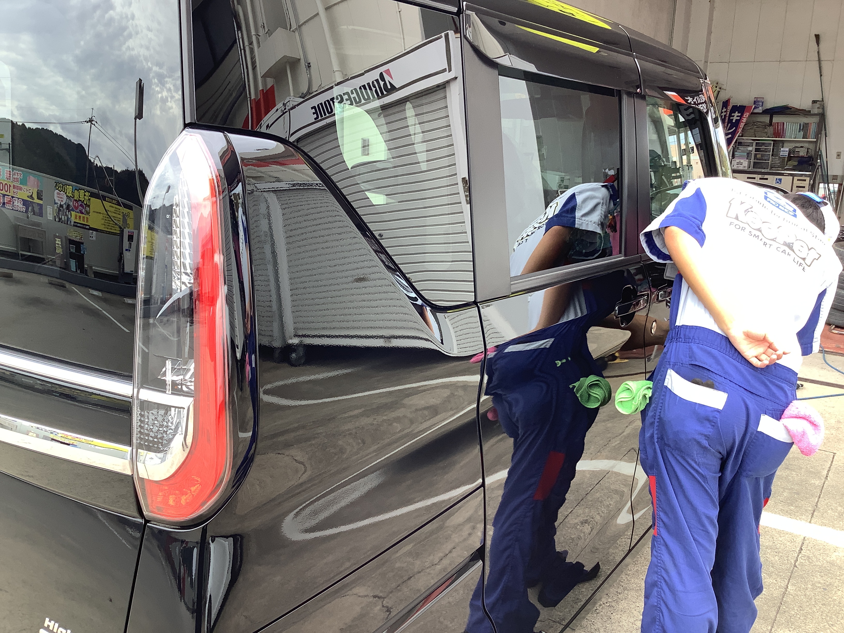 秋の車メンテナンスに最適なフレッシュキーパー洗車と点検サービス