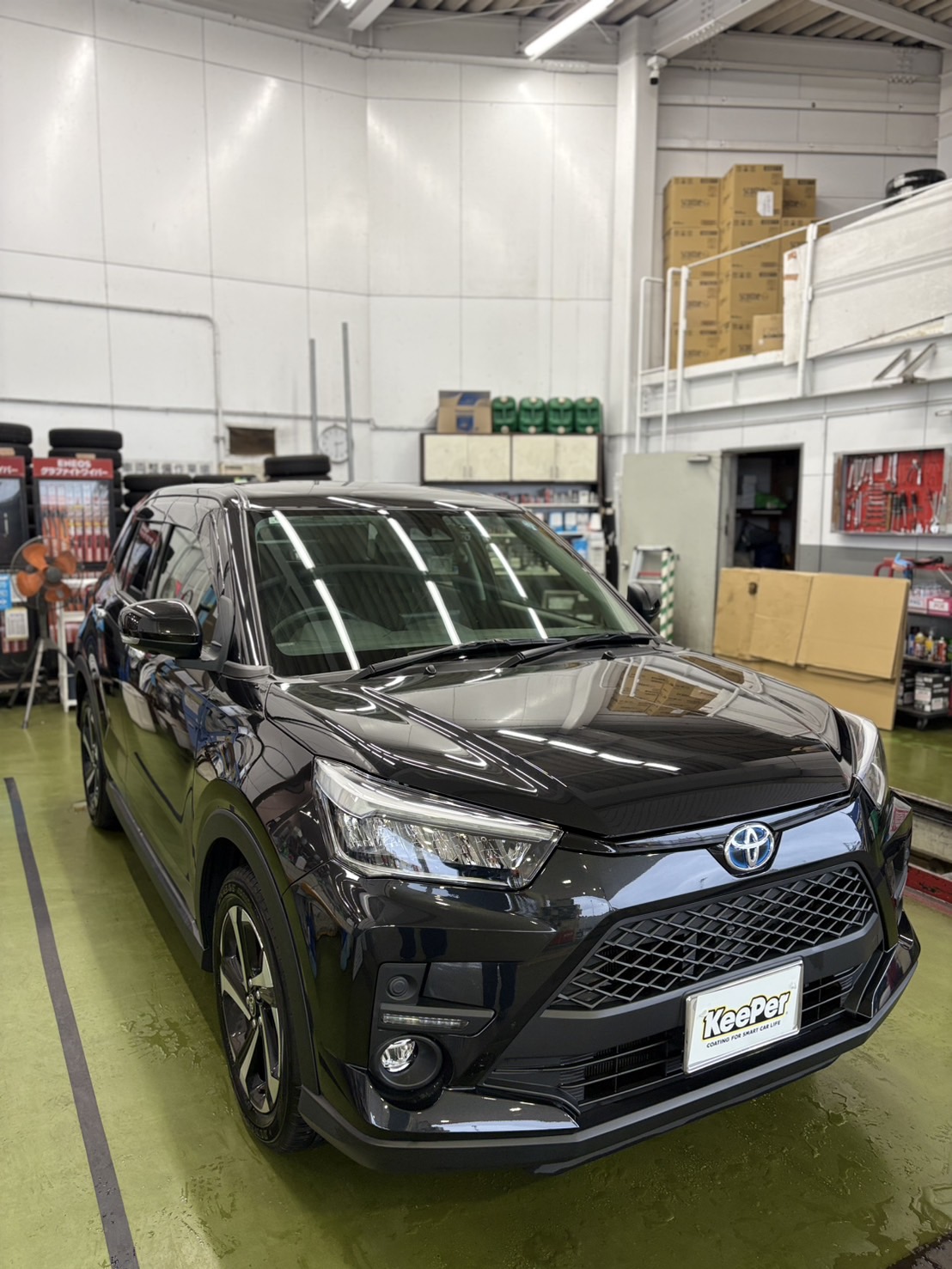 米子インターTSで黒いトヨタ／ライズに純水手洗い洗車を施工
