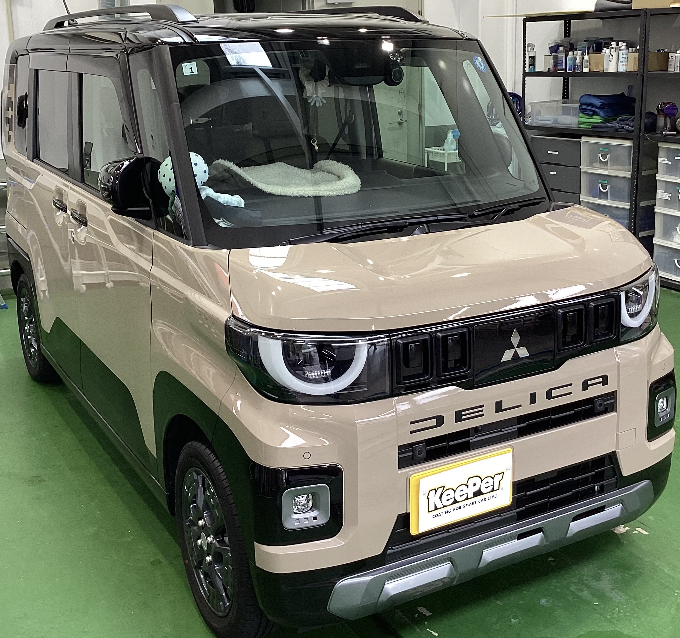 新車のデリカミニにフレッシュキーパーを施工したツヤのあるボディー