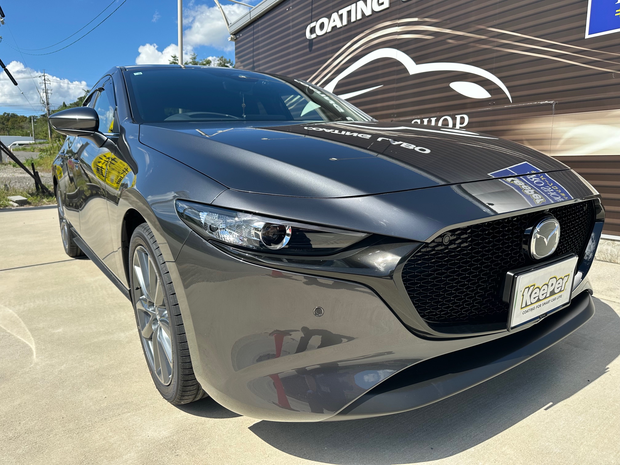 山陽道埴生インター上りTSで黒いマツダ／MAZDA3にフレッシュキーパーとシリコンウインドウキーパーの施工前