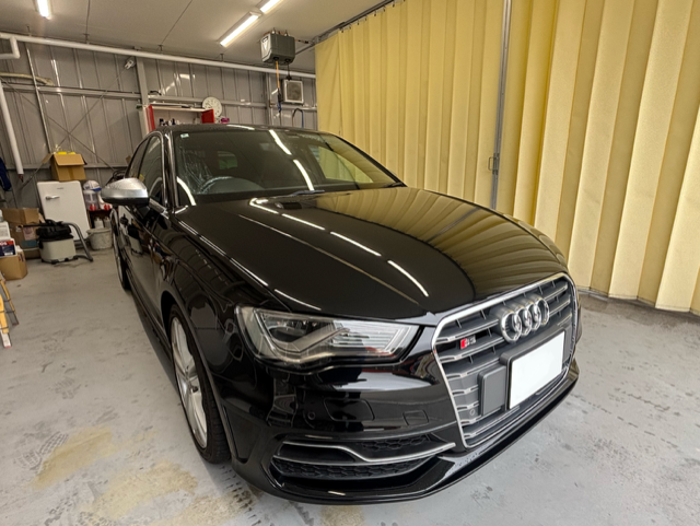 山陽道埴生インター上りTSで黒いアウディS3へクリスタルキーパーの施工前