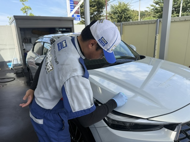久山町TSでスタッフがkeeper施工を行う様子