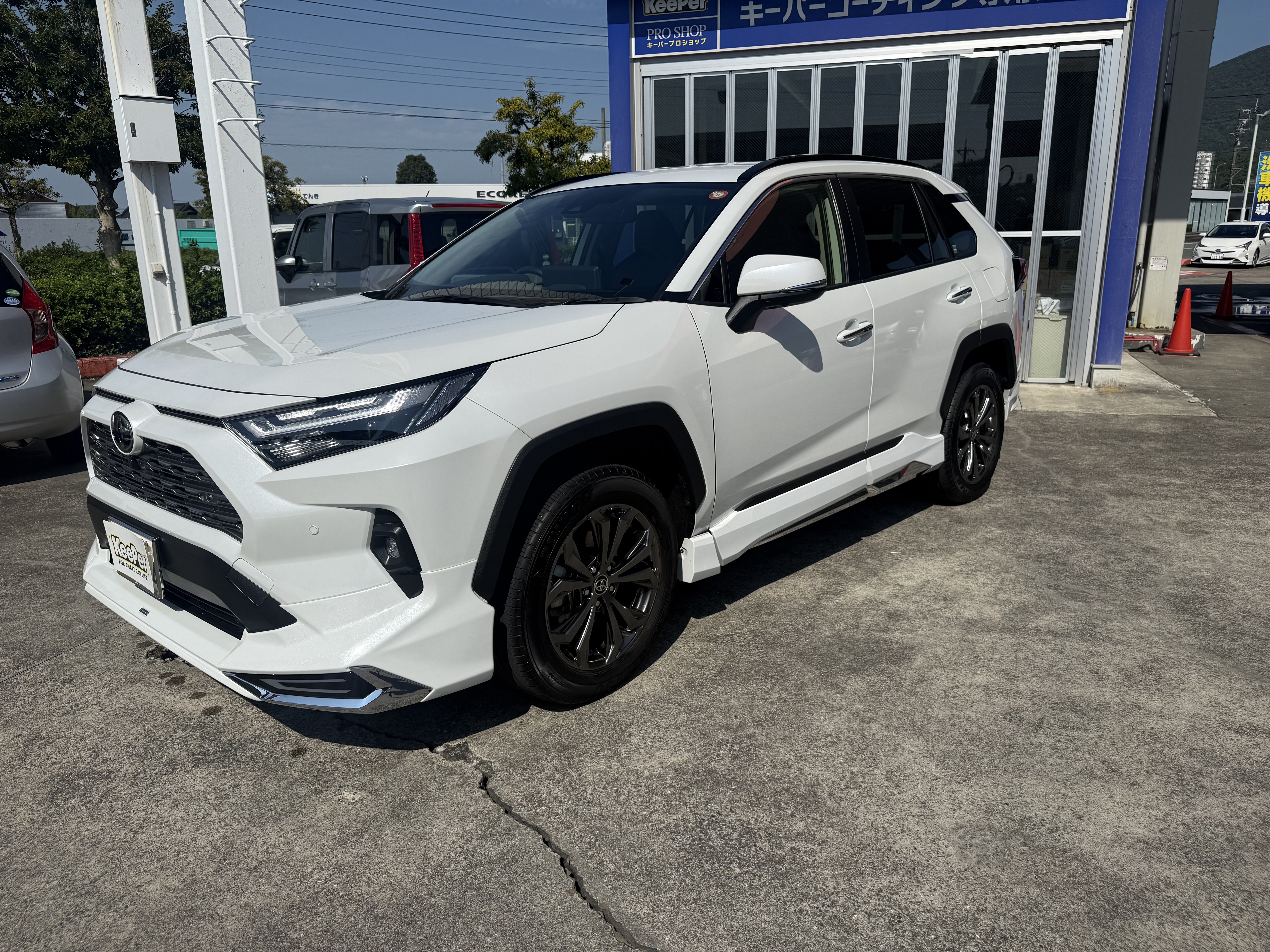 八代インターTSでは「トヨタ」「ホワイトRAV4」に「フレッシュキーパー」を行いました！！